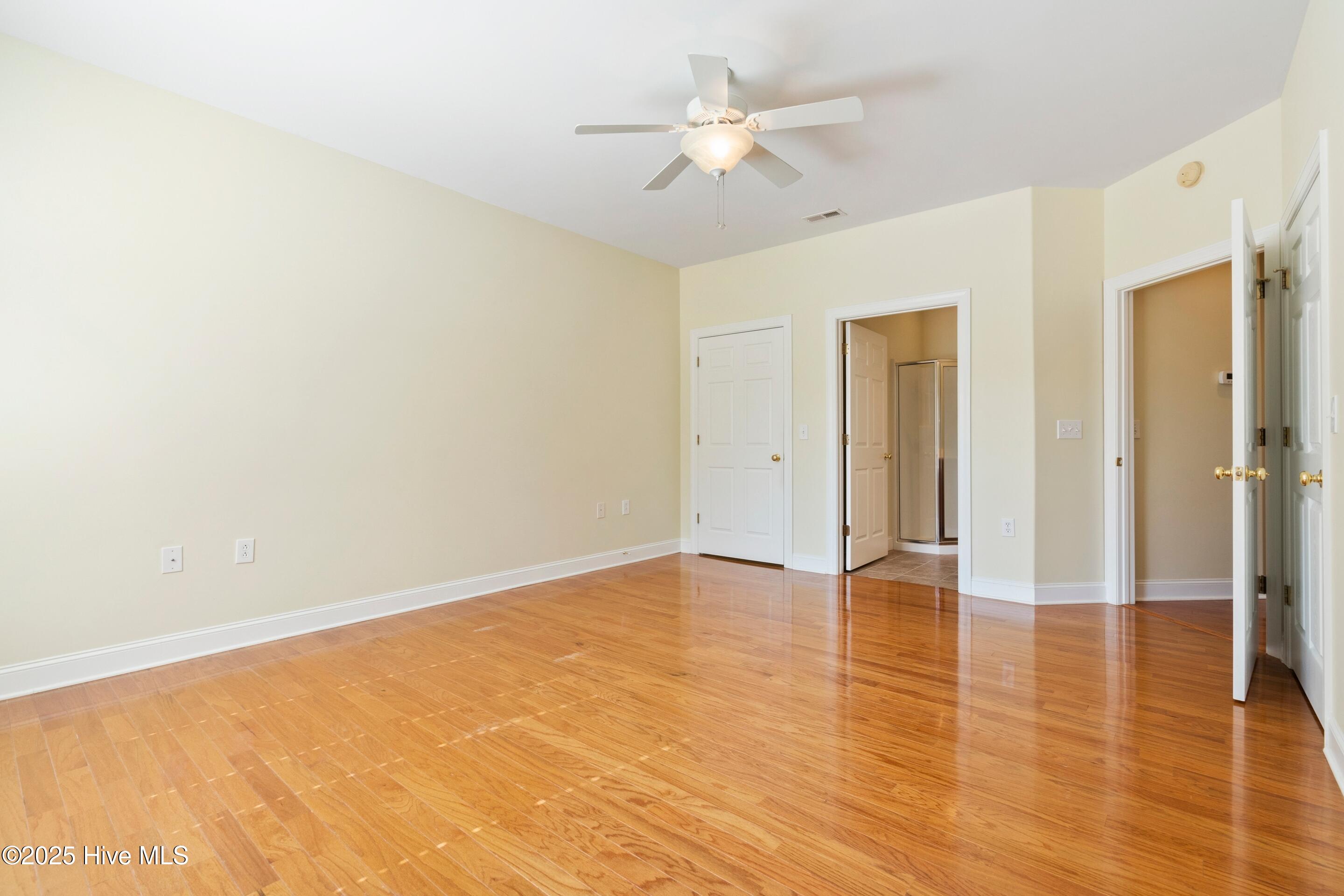 100536985 | Photo 17