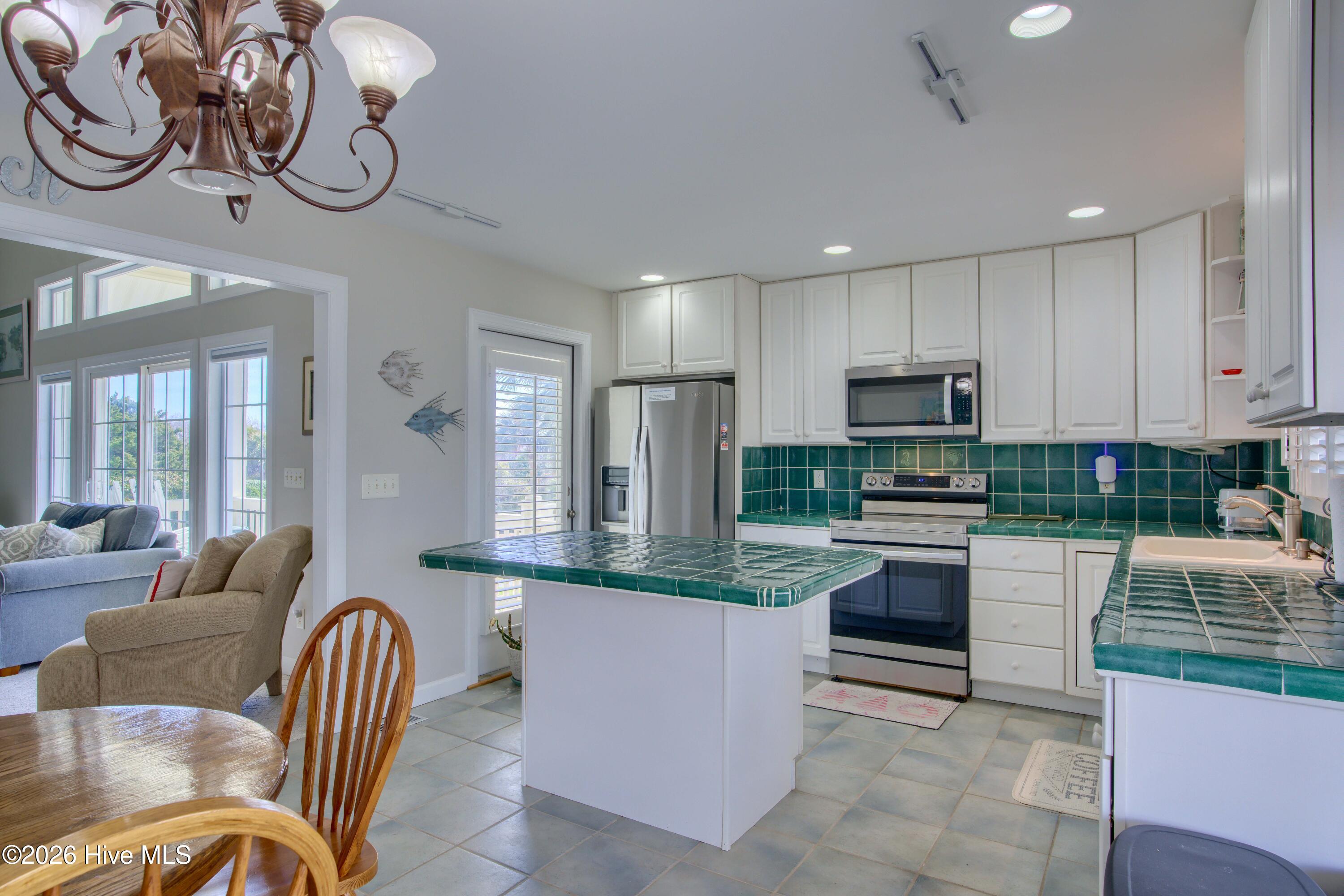 100558828 | Photo 13