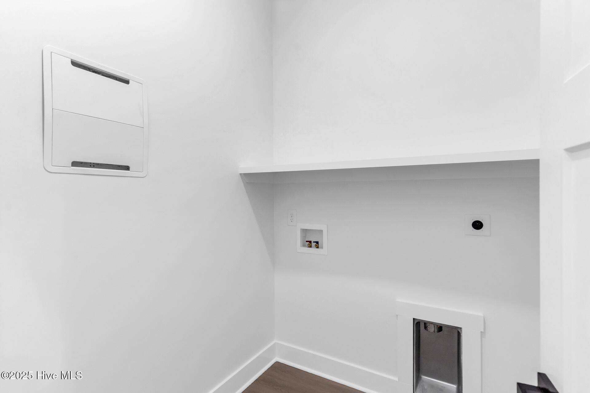 100534811 | Photo 42