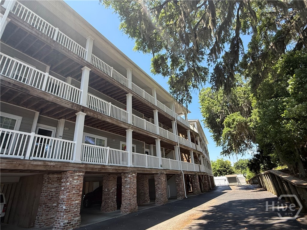 Front of B Building view of Great Live Oak