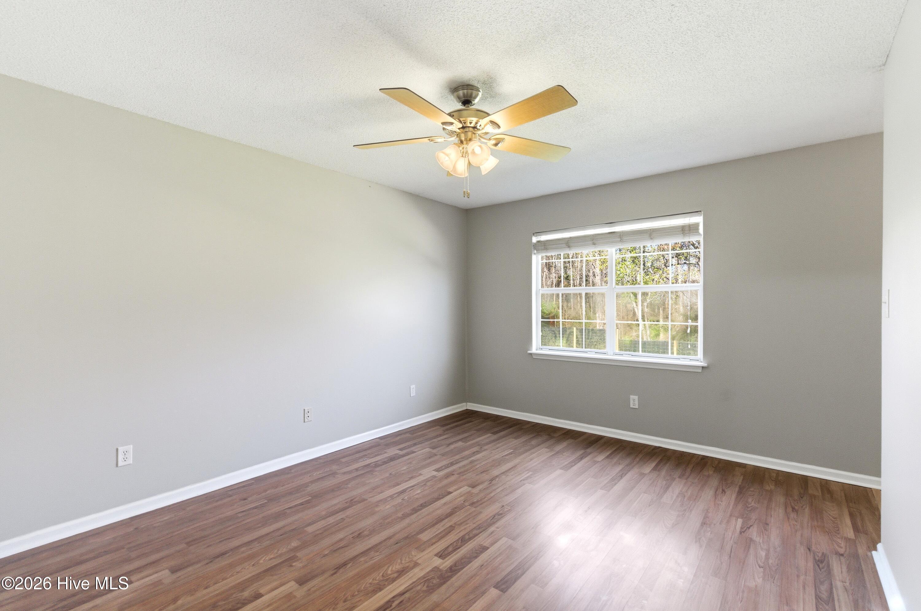 100561176 | Photo 31