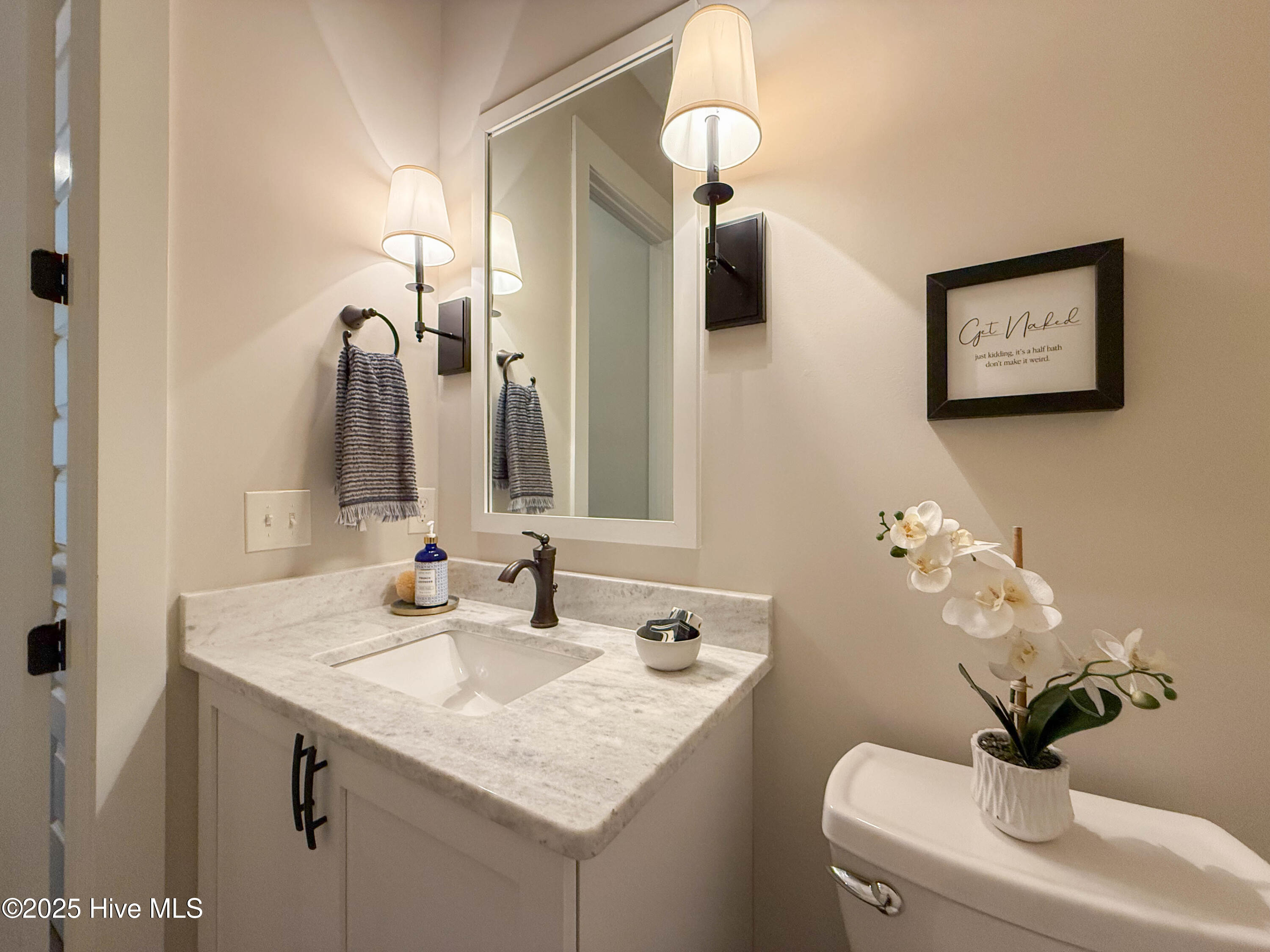 100556308 | Photo 95