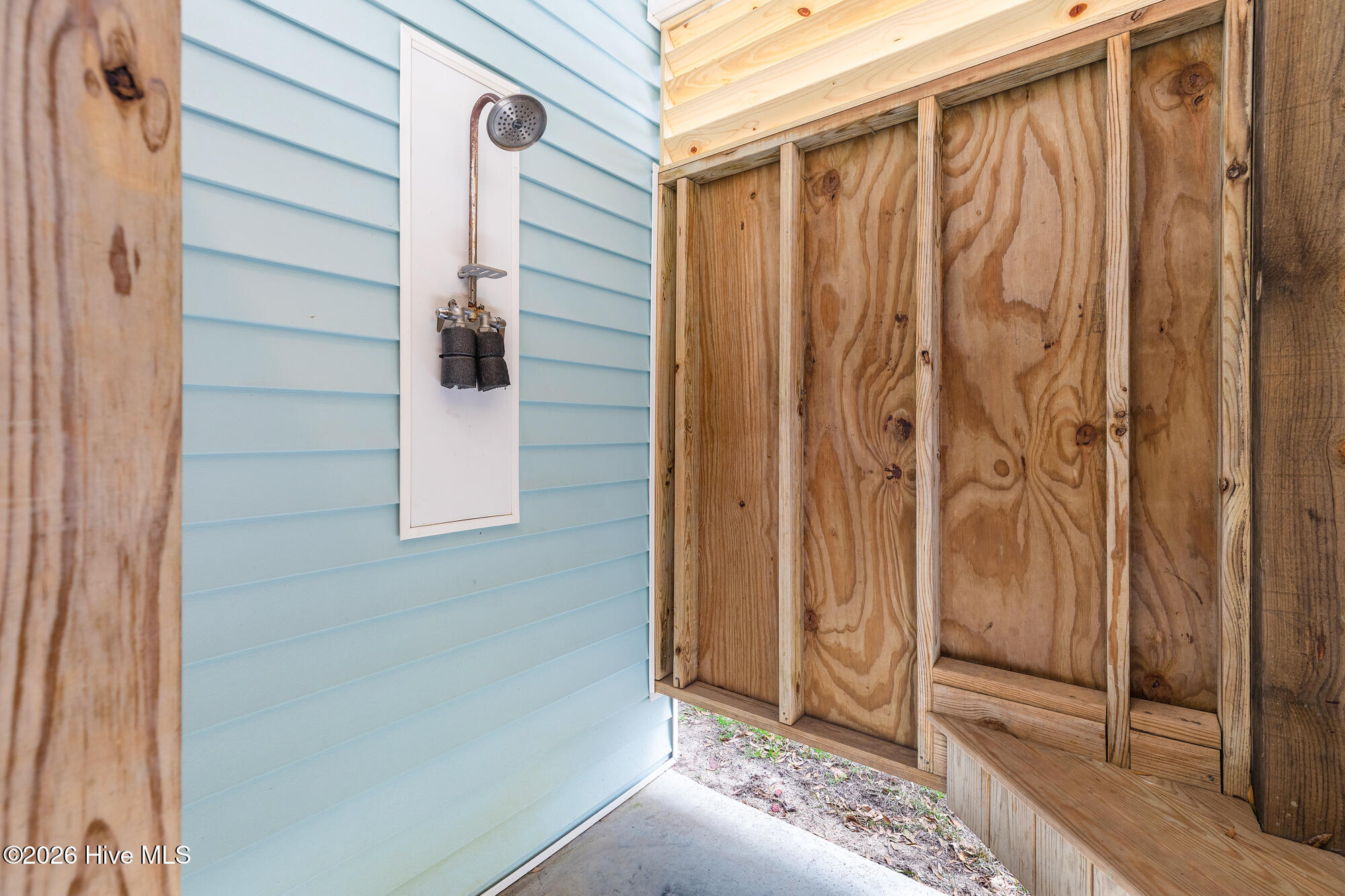 100568676 | Photo 38