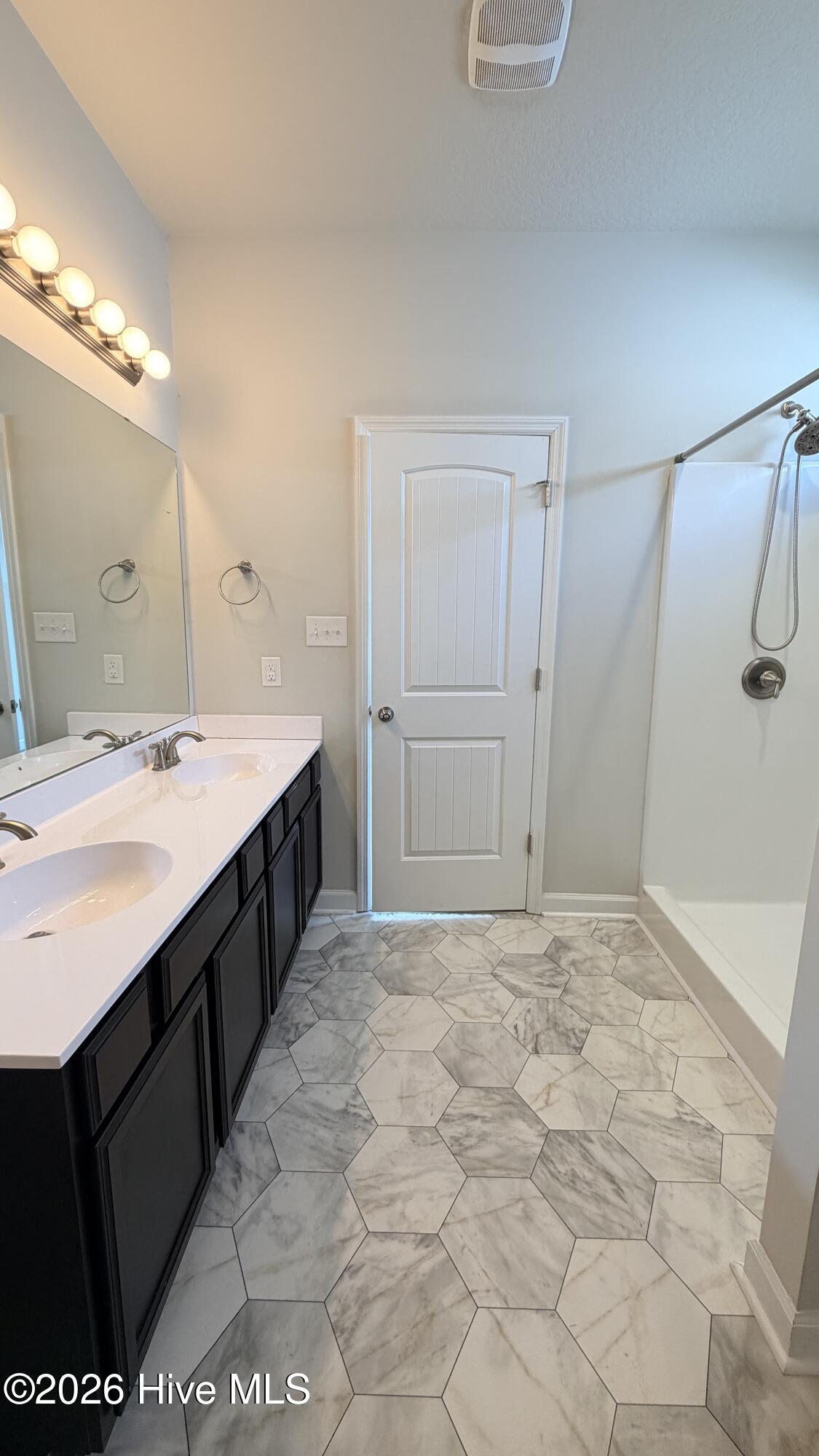 100553003 | Photo 13