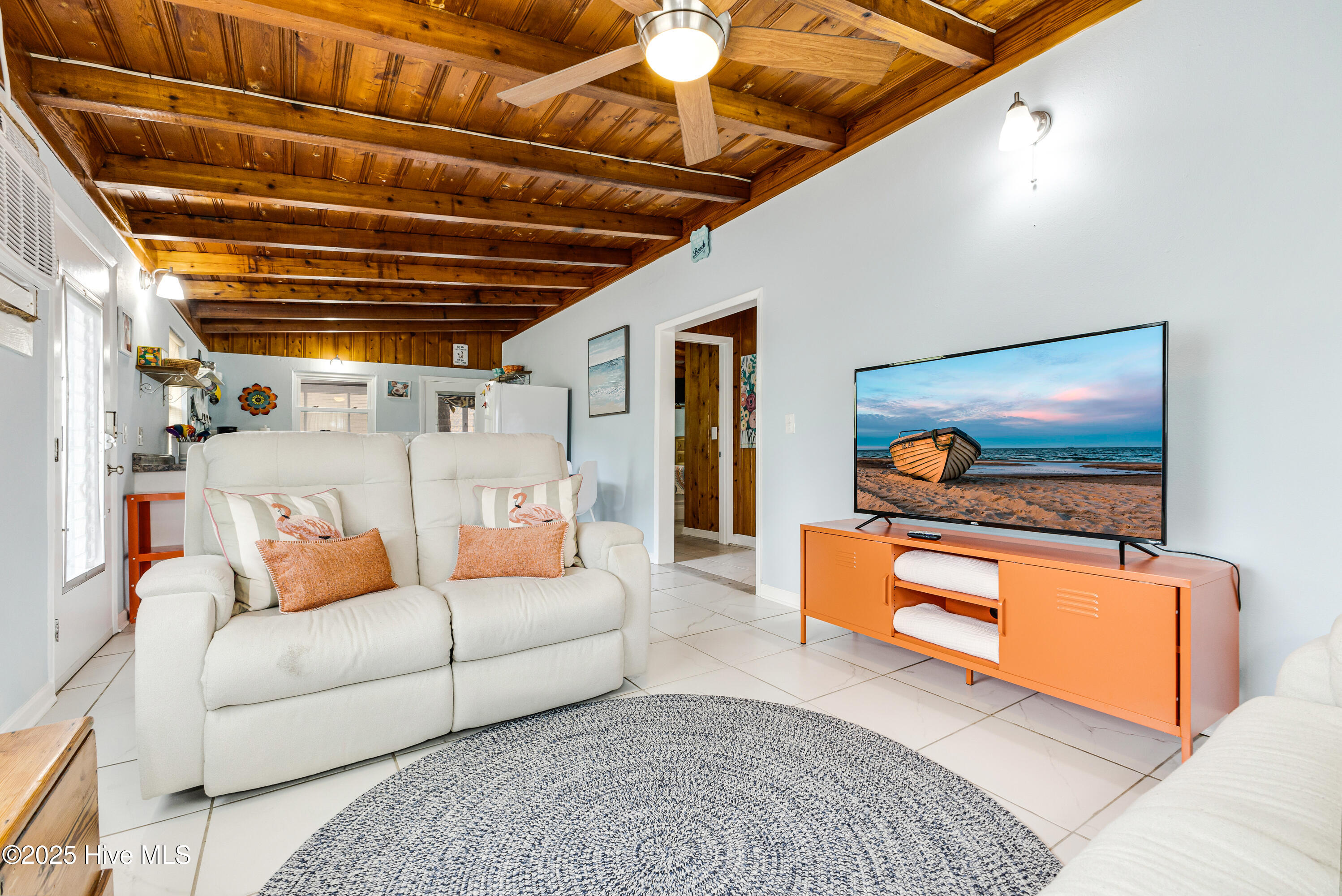 100531813 | Photo 16