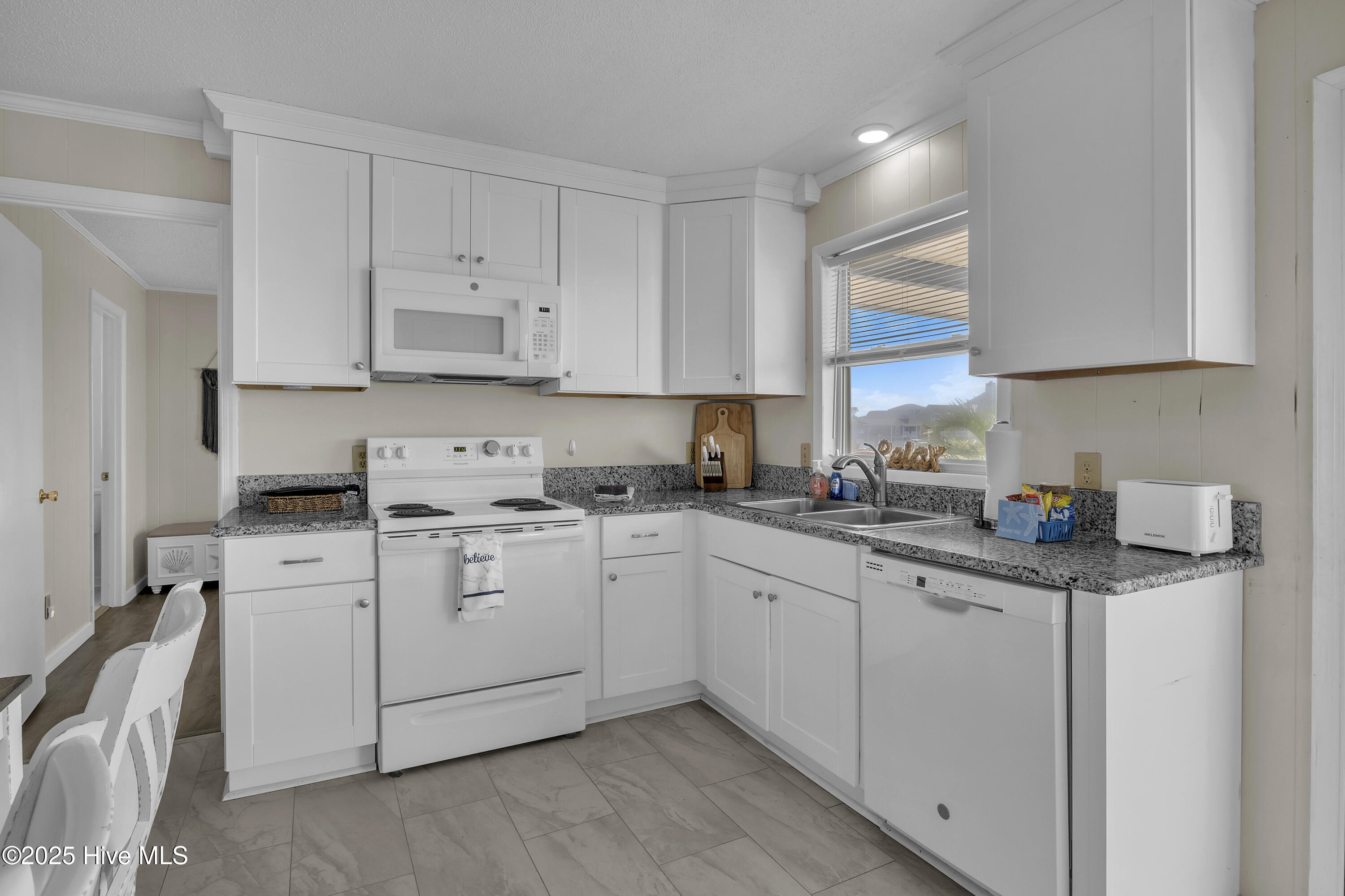 100545312 | Photo 18