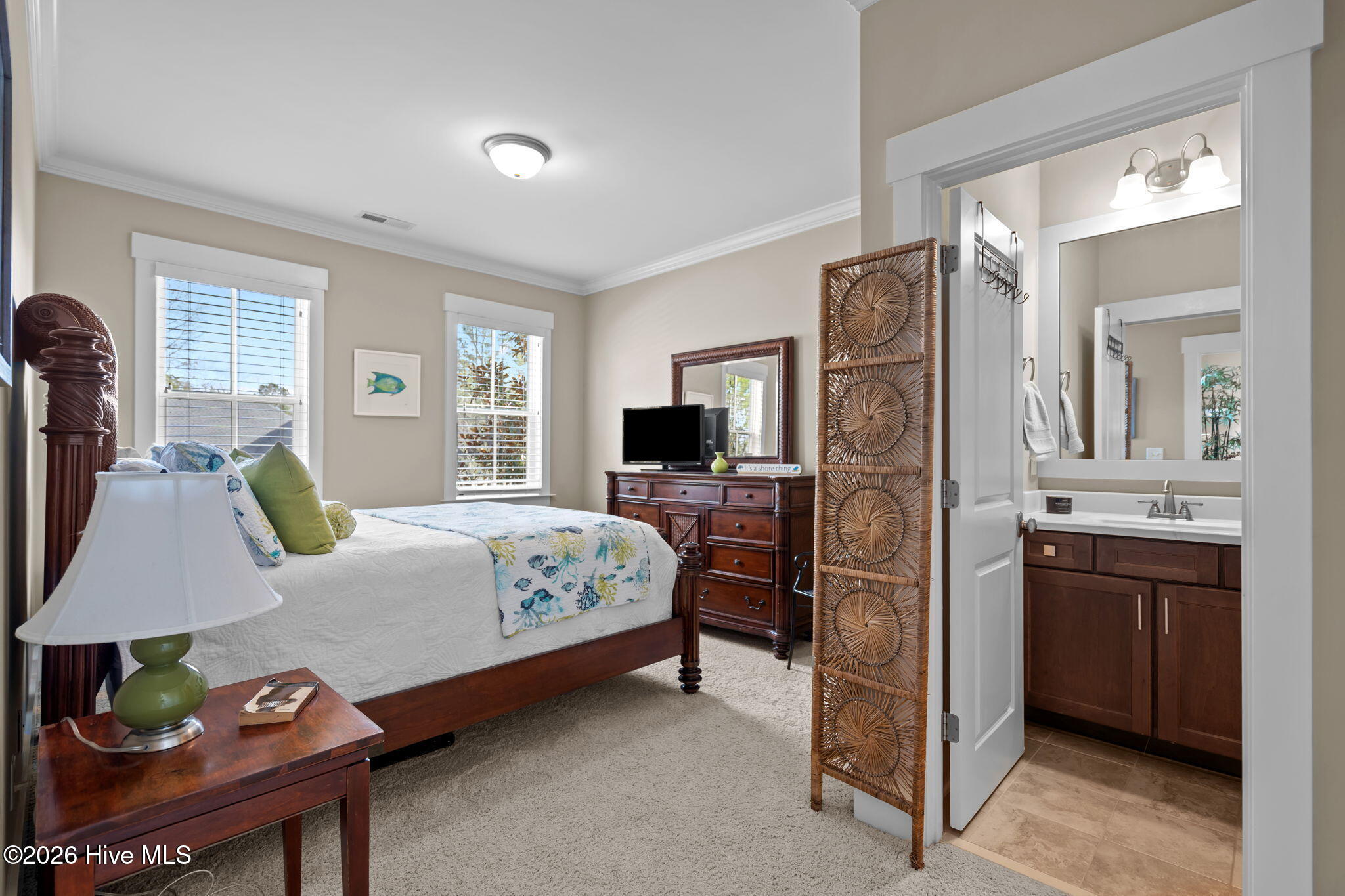 100547967 | Photo 35