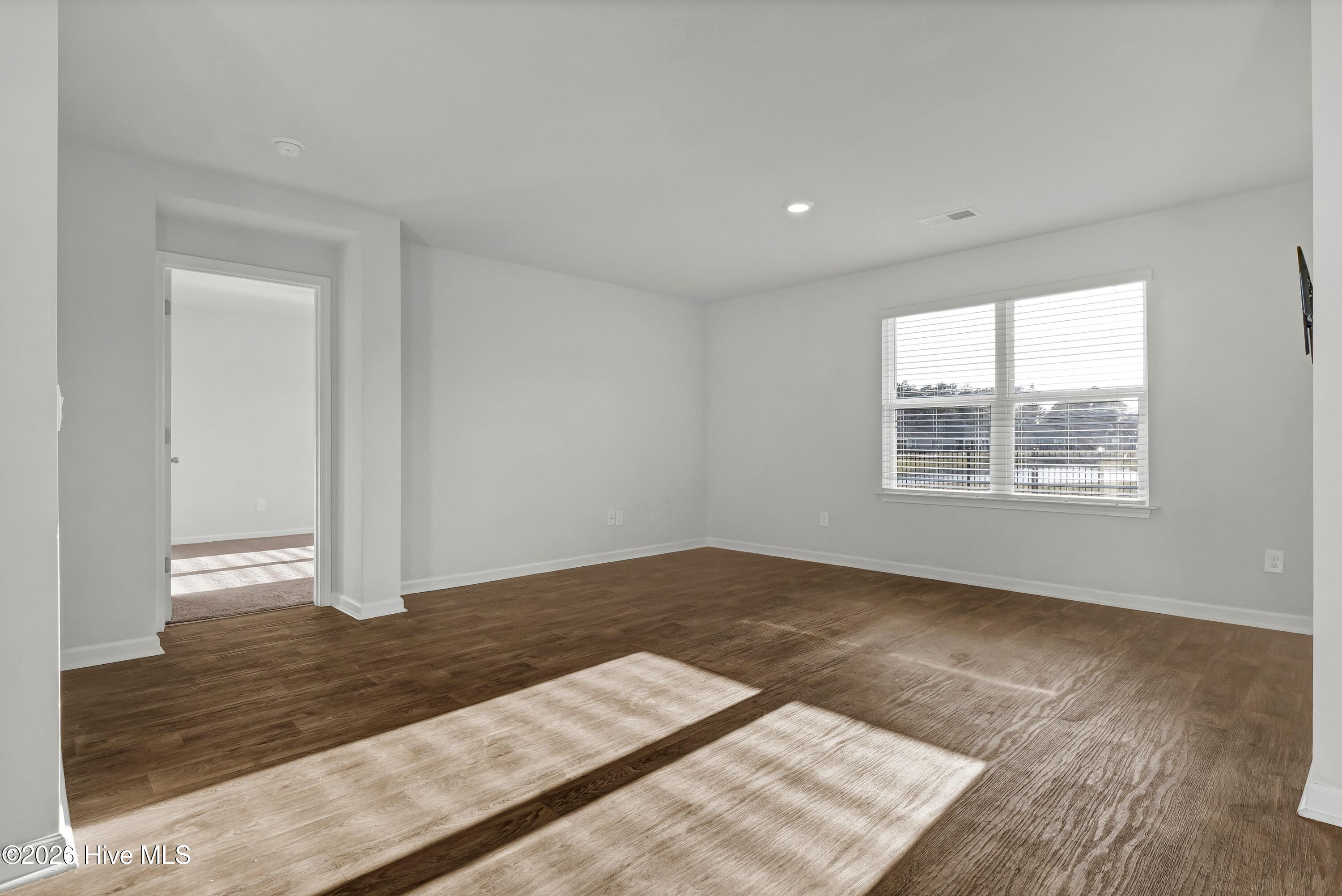 100558236 | Photo 11