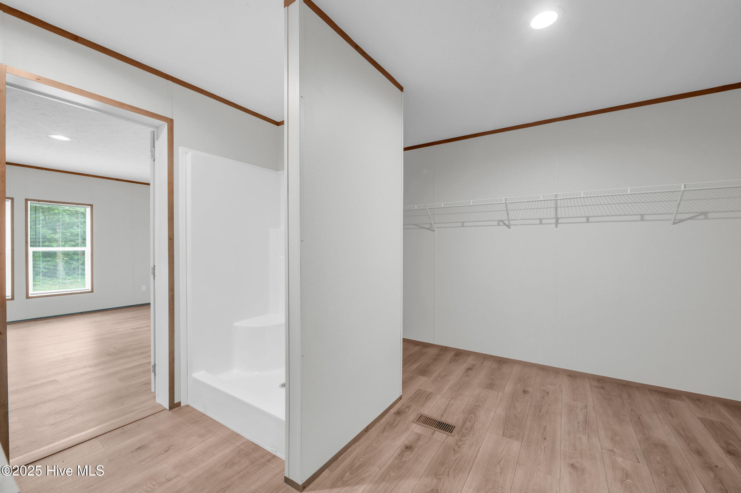 100551764 | Photo 14