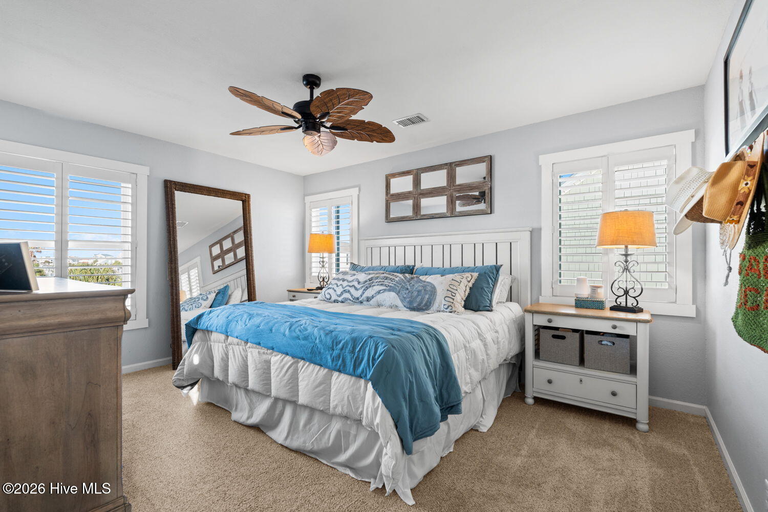 100569670 | Photo 24