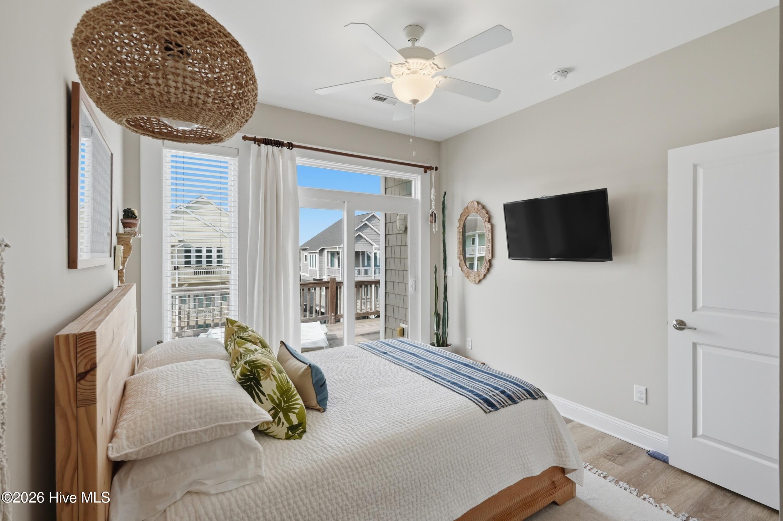 100562493 | Photo 14