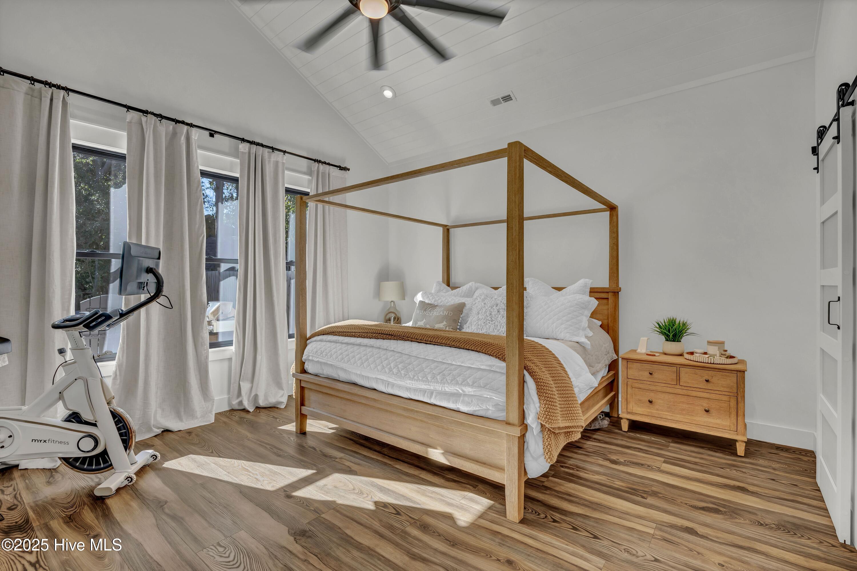 100543127 | Photo 28