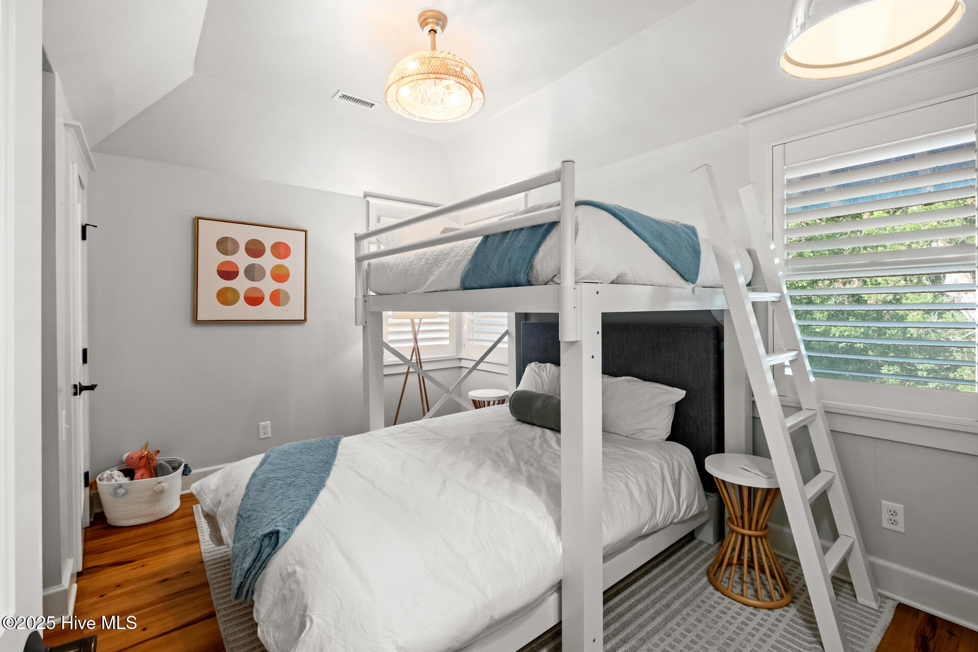 100534470 | Photo 23