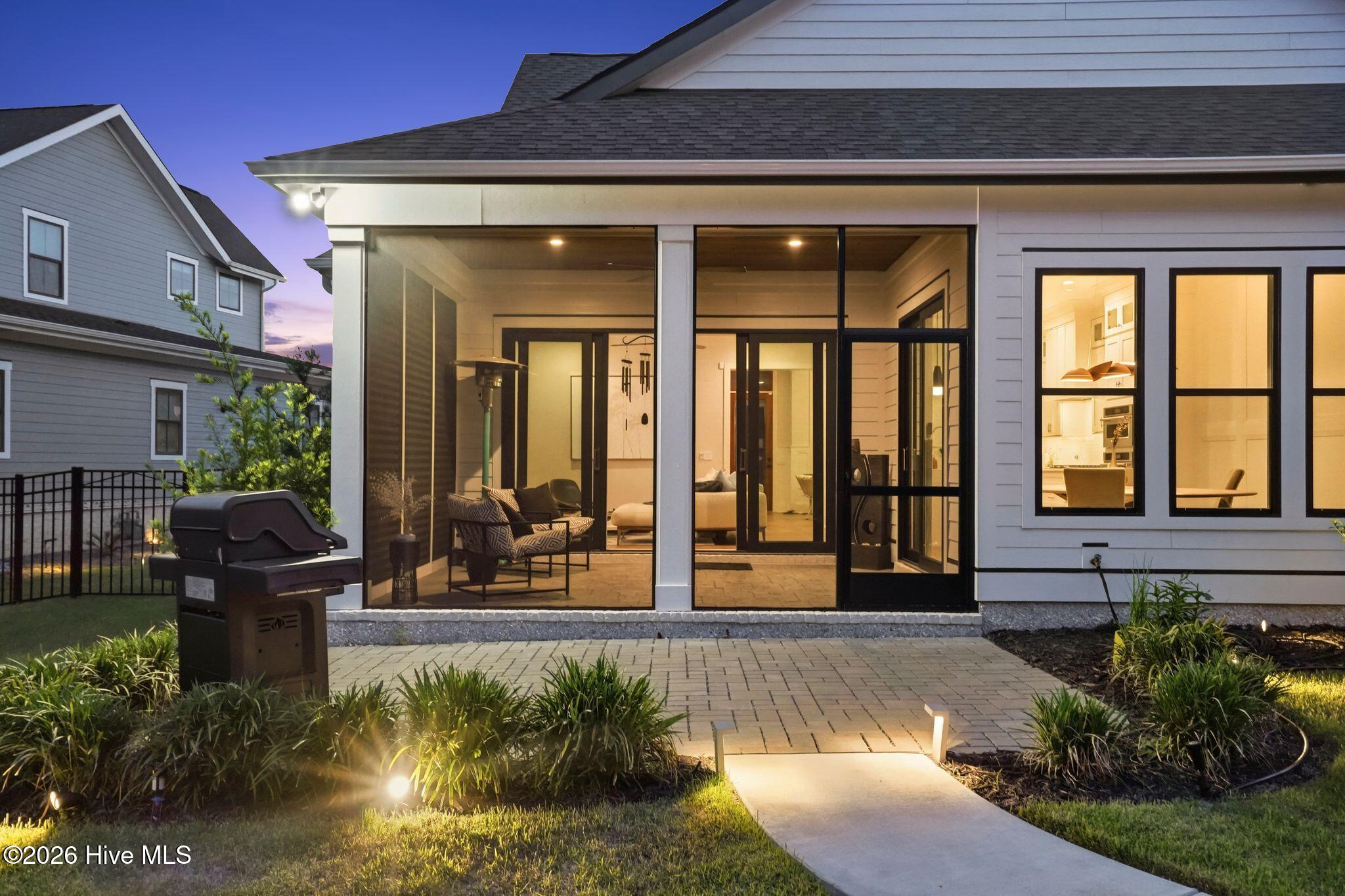 100569019 | Photo 70