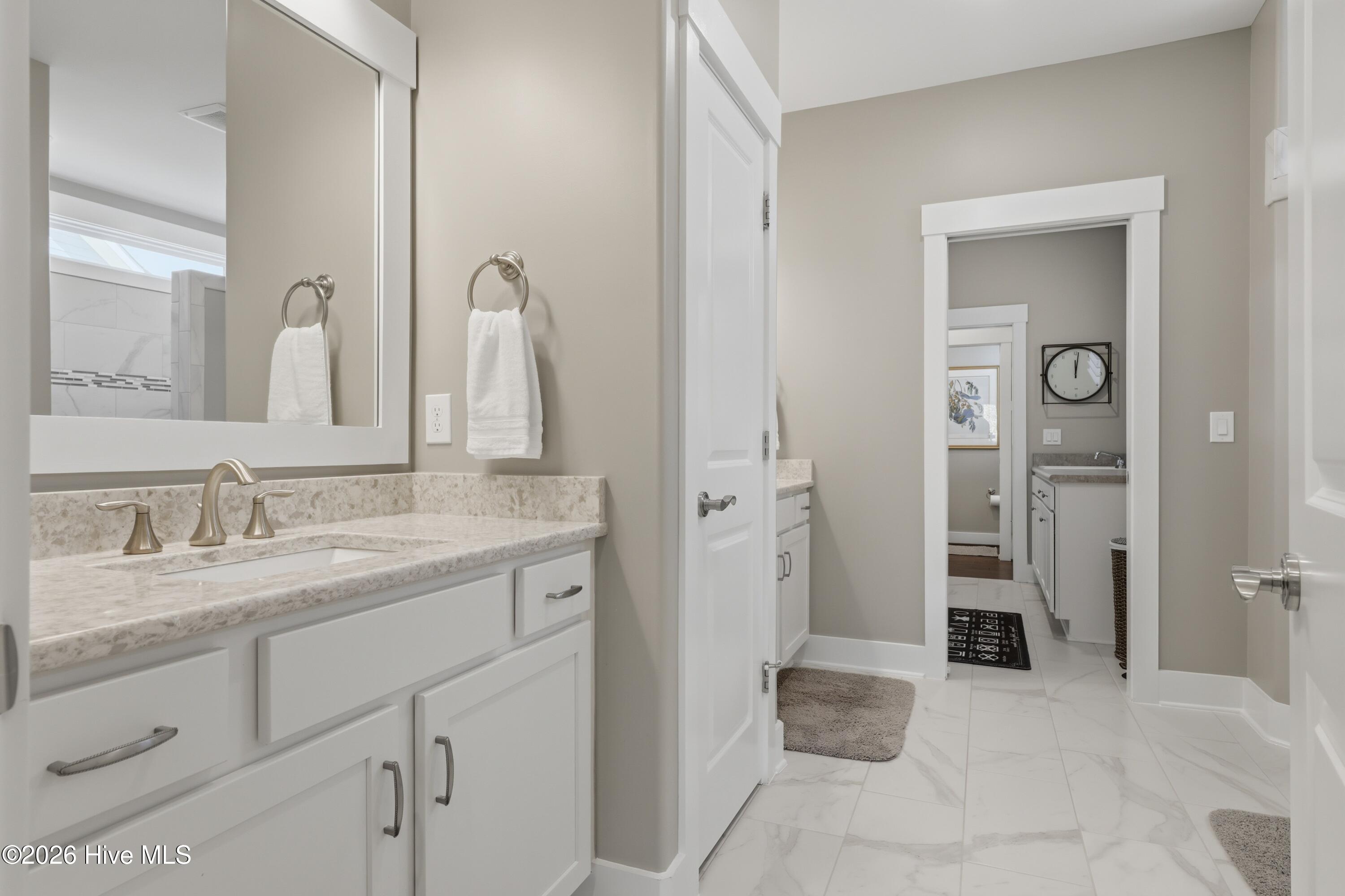 100569596 | Photo 24