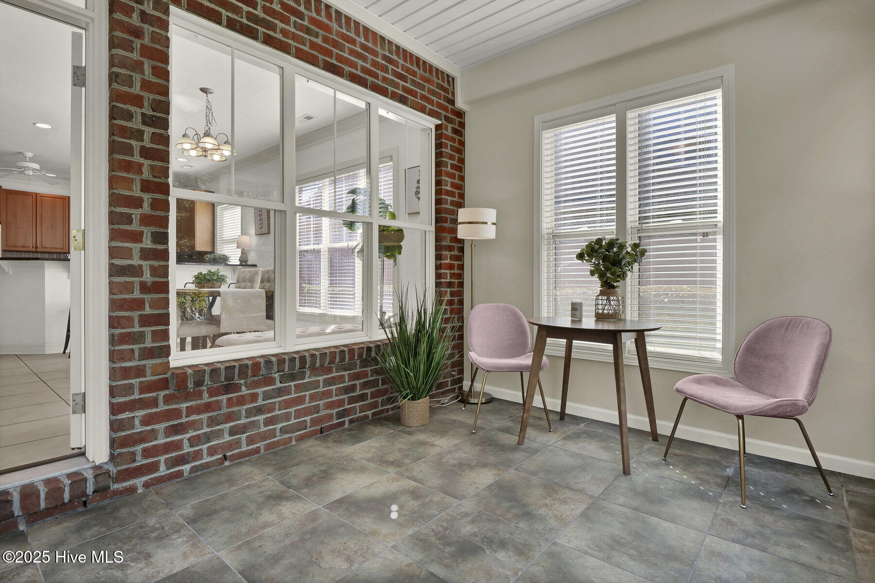 100540144 | Photo 20