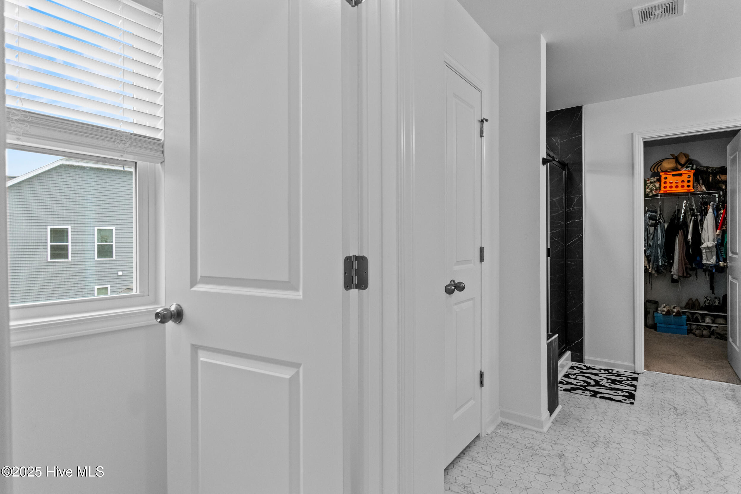 100524281 | Photo 31