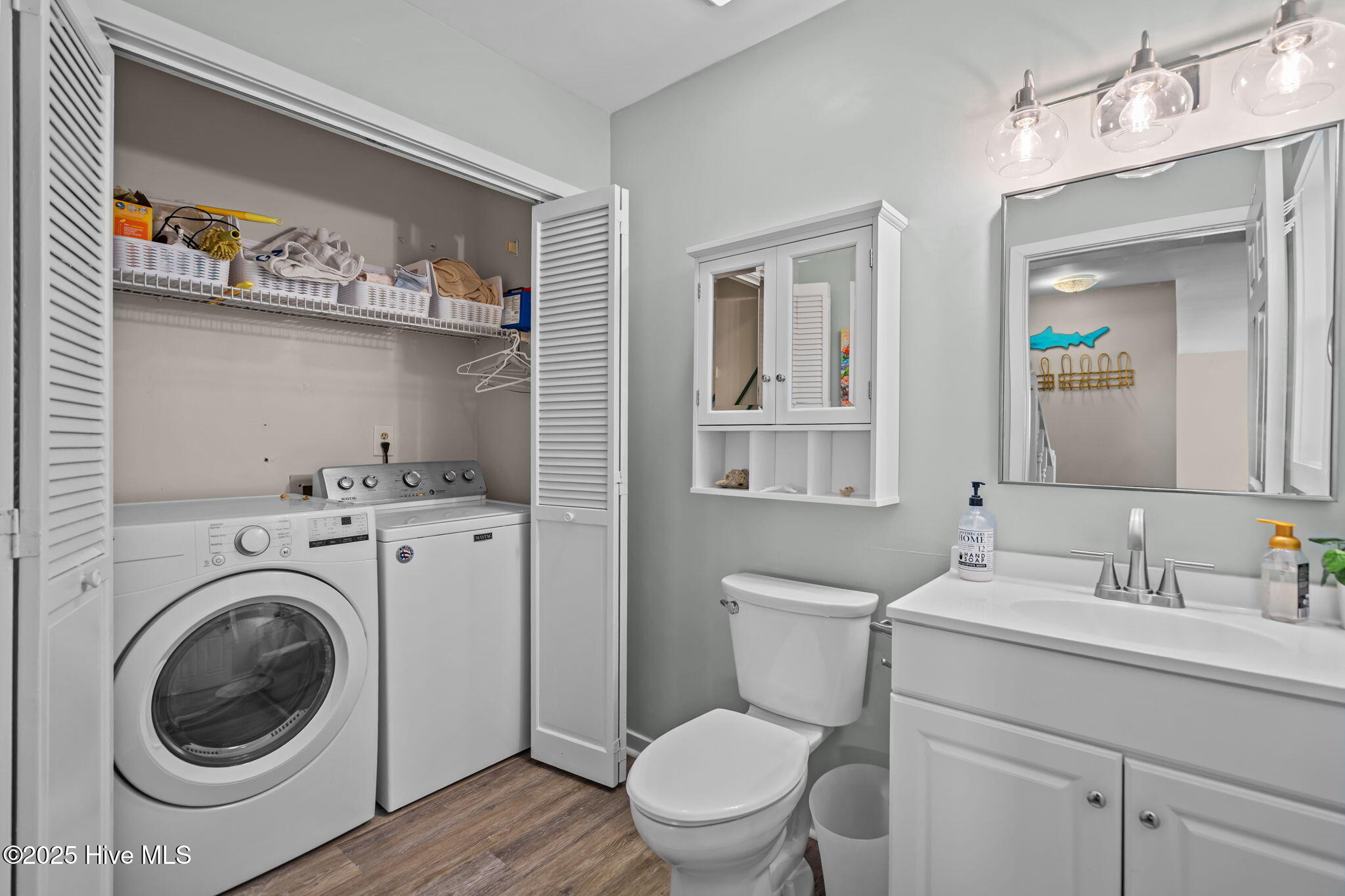 100540801 | Photo 33