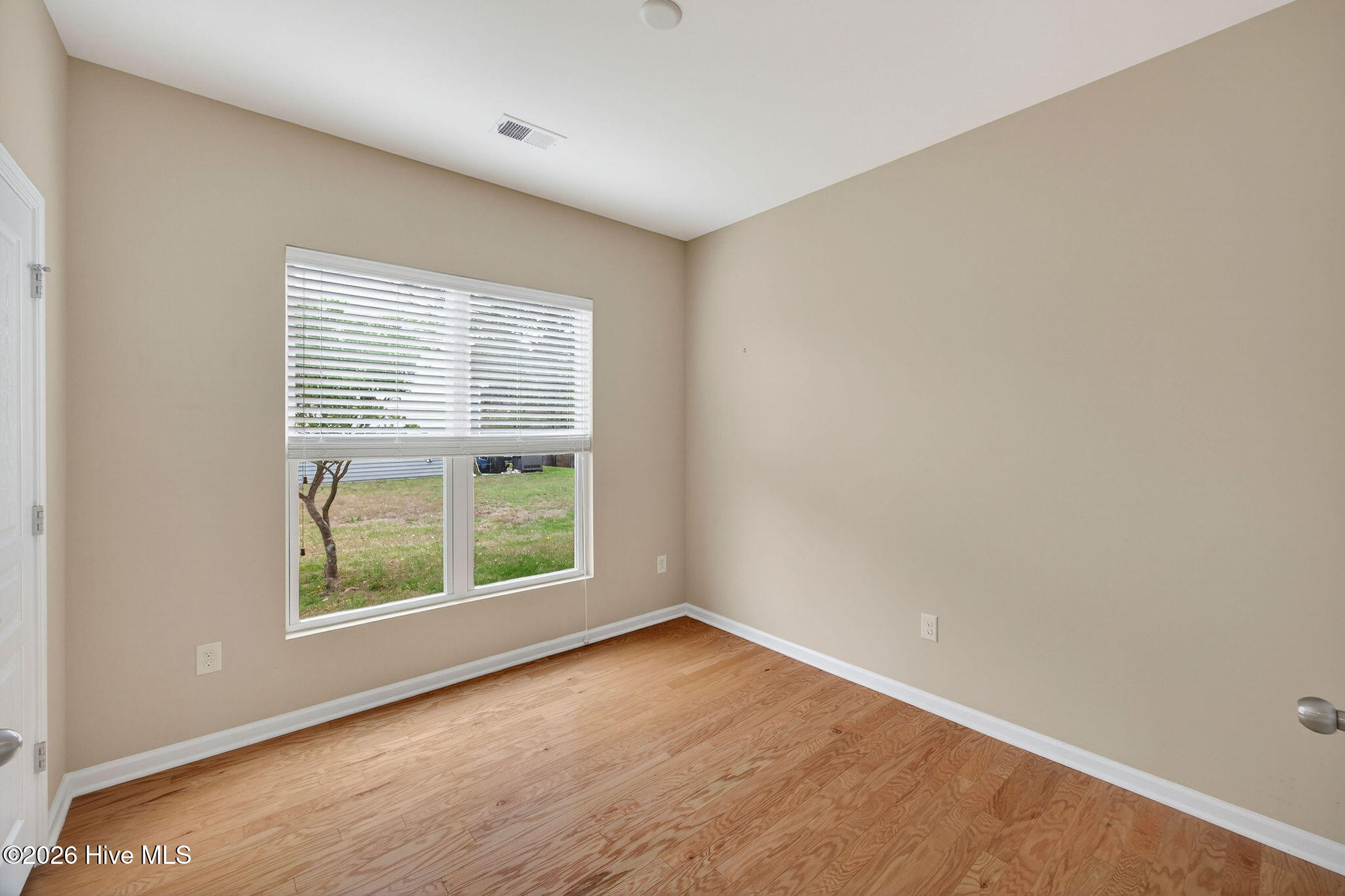 100563500 | Photo 21