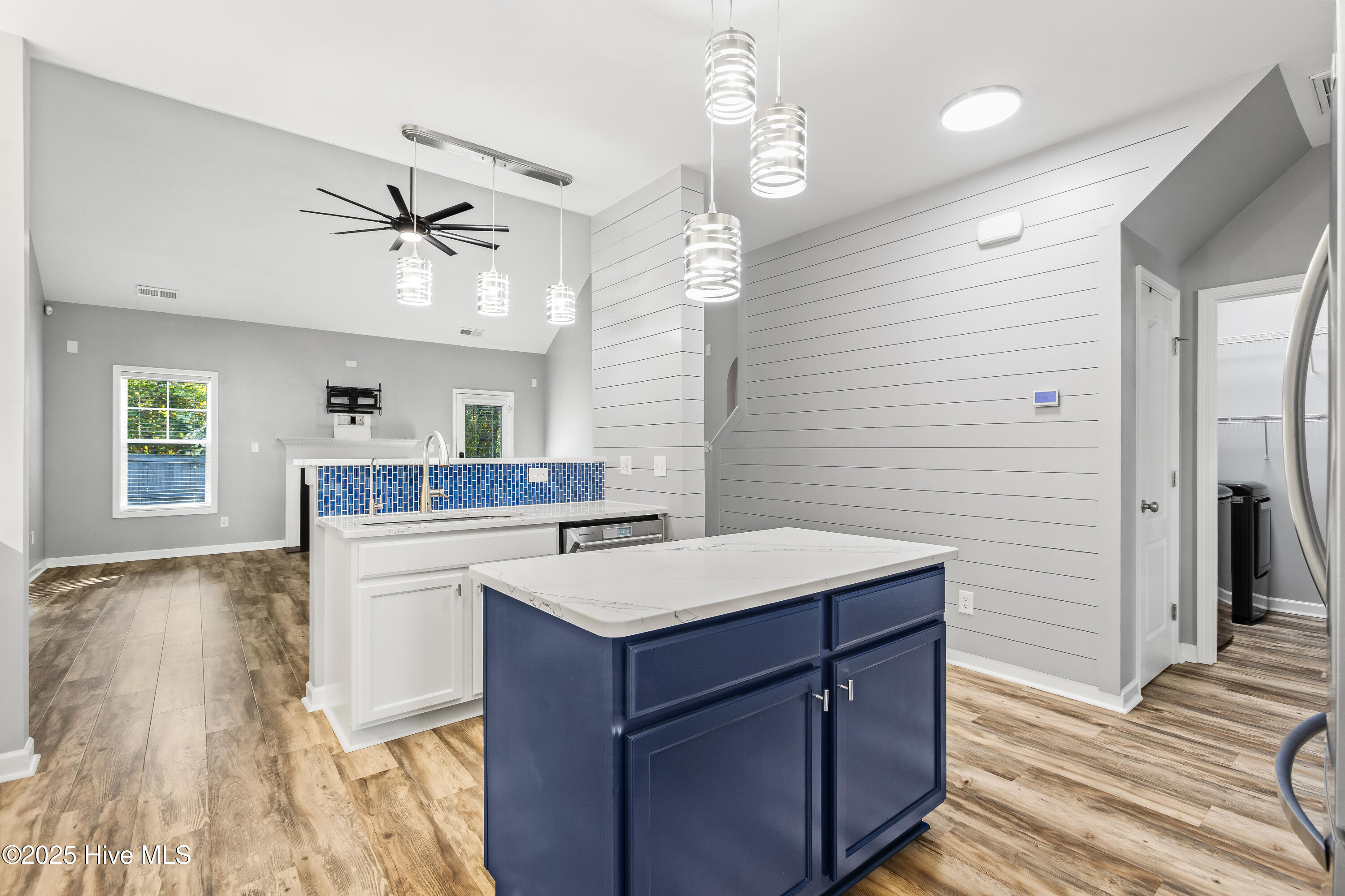 100541527 | Photo 13