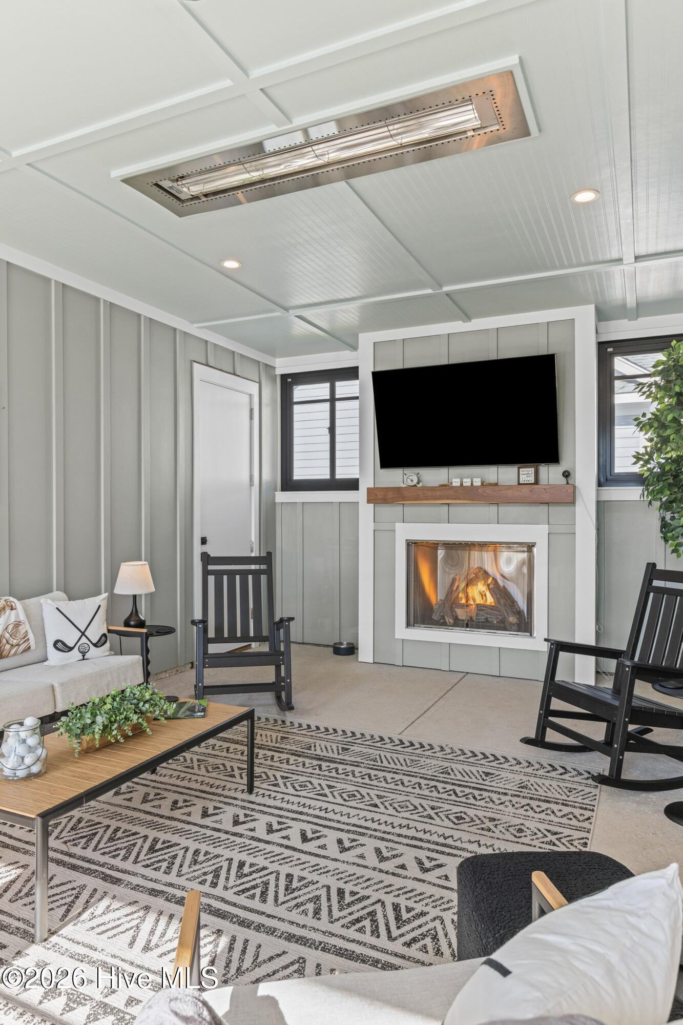 100553656 | Photo 19