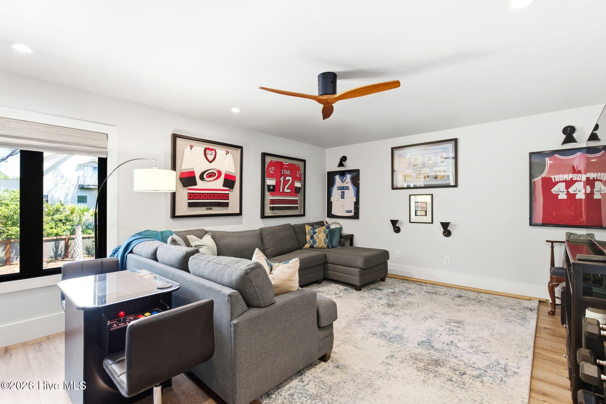 100568012 | Photo 33