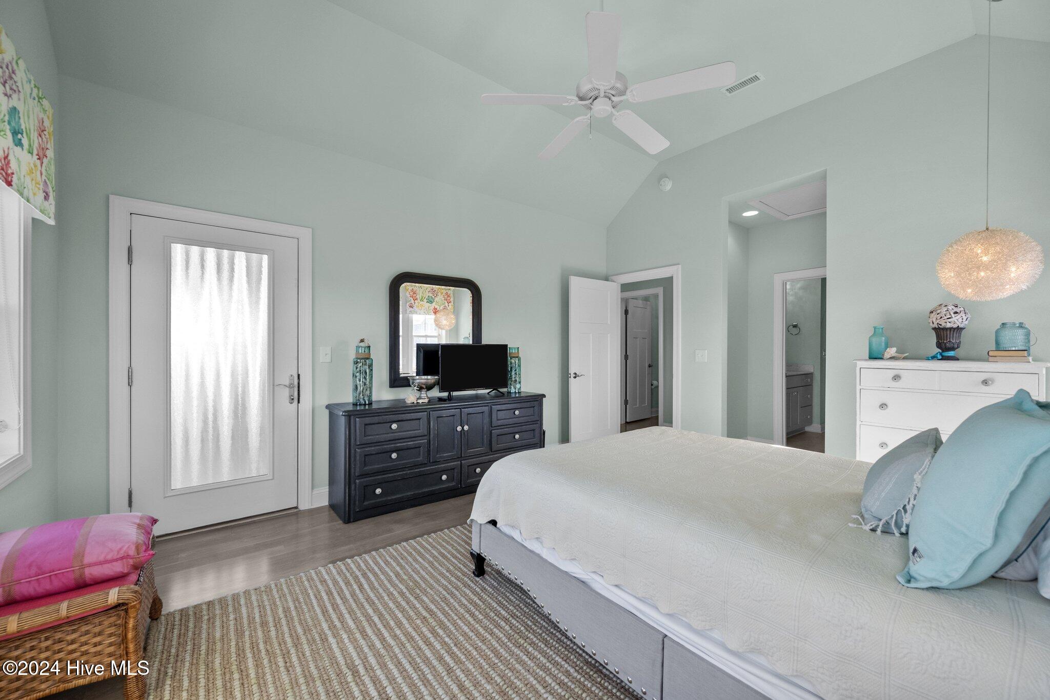 100474737 | Photo 16