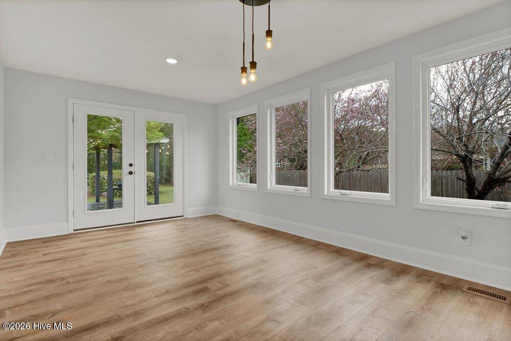 100562479 | Photo 19