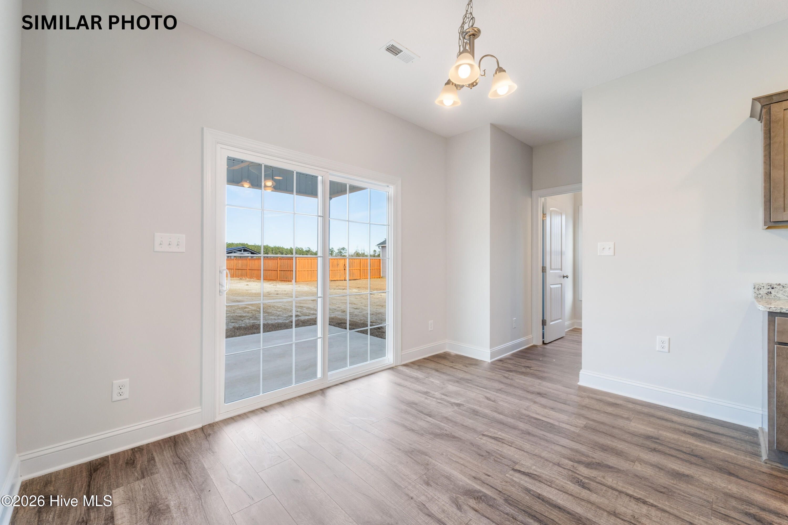 100554454 | Photo 12