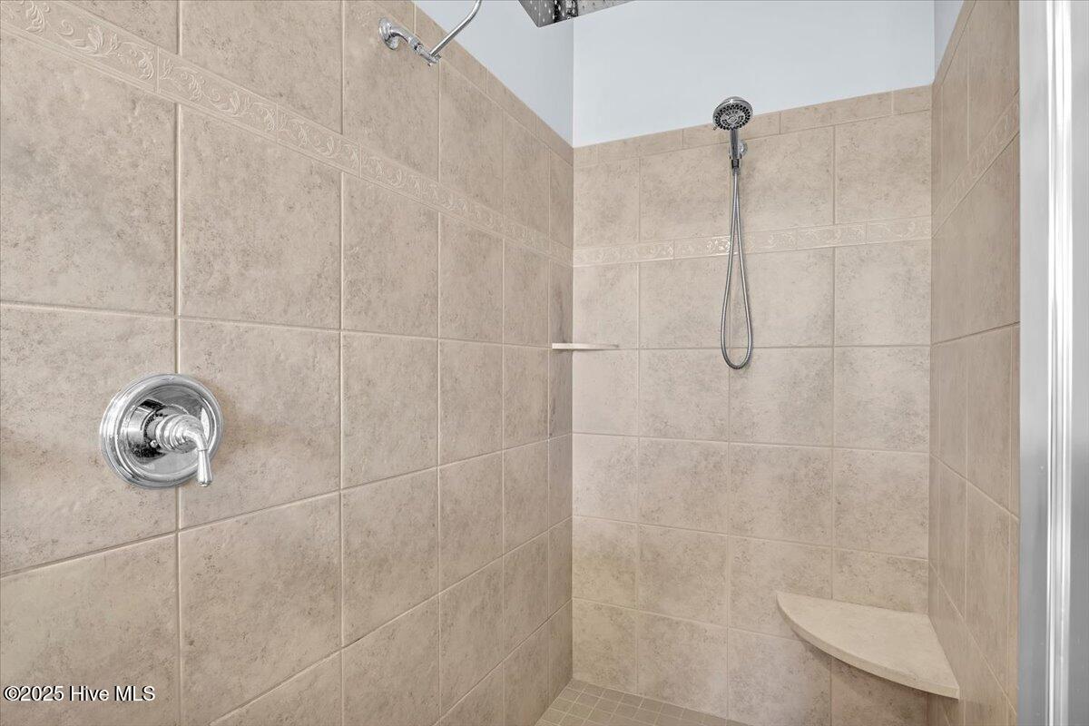 100545391 | Photo 22