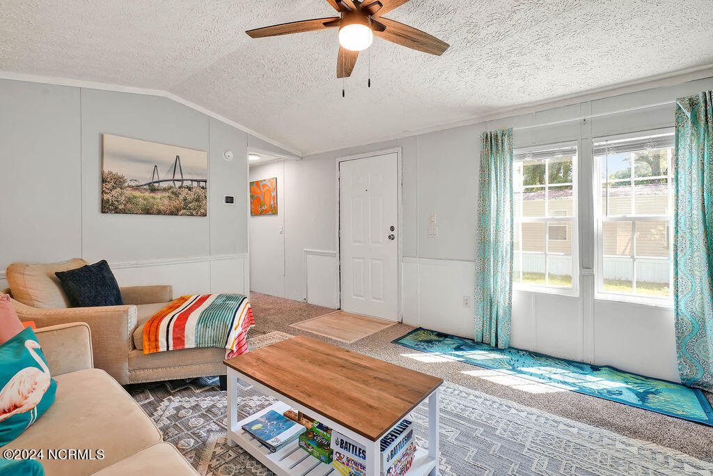 100566126 | Photo 15