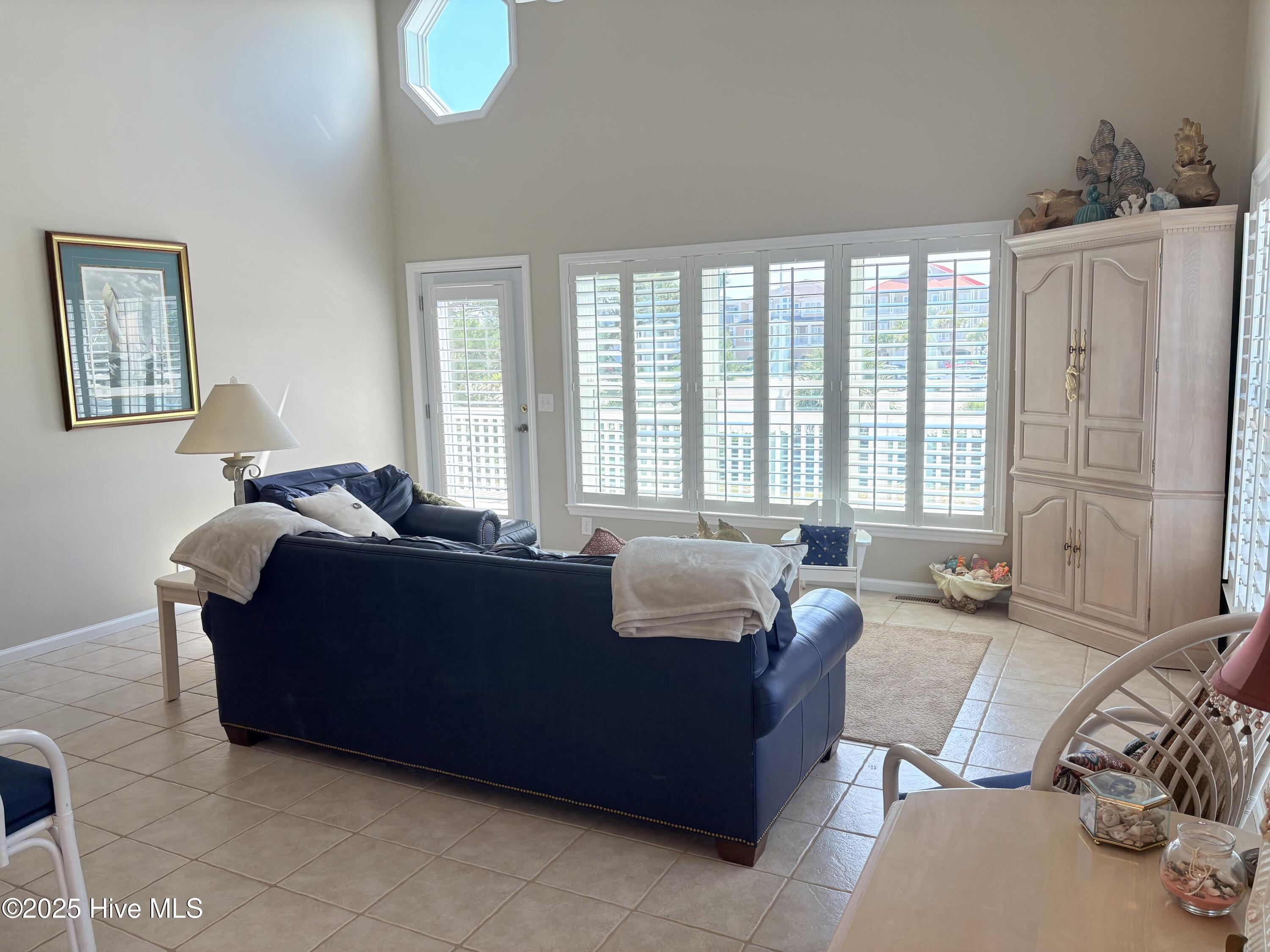 100529458 | Photo 16