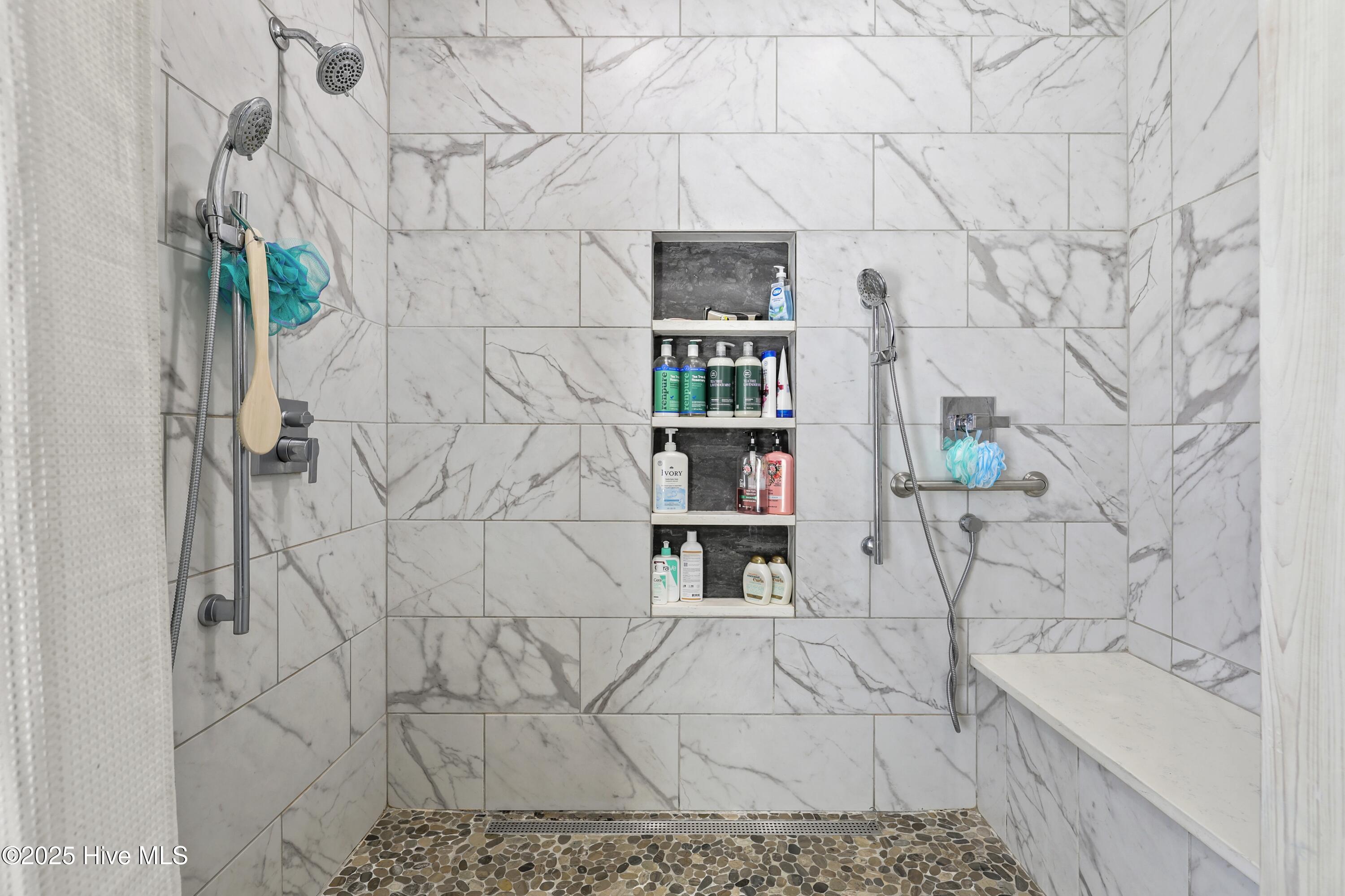 100494735 | Photo 27