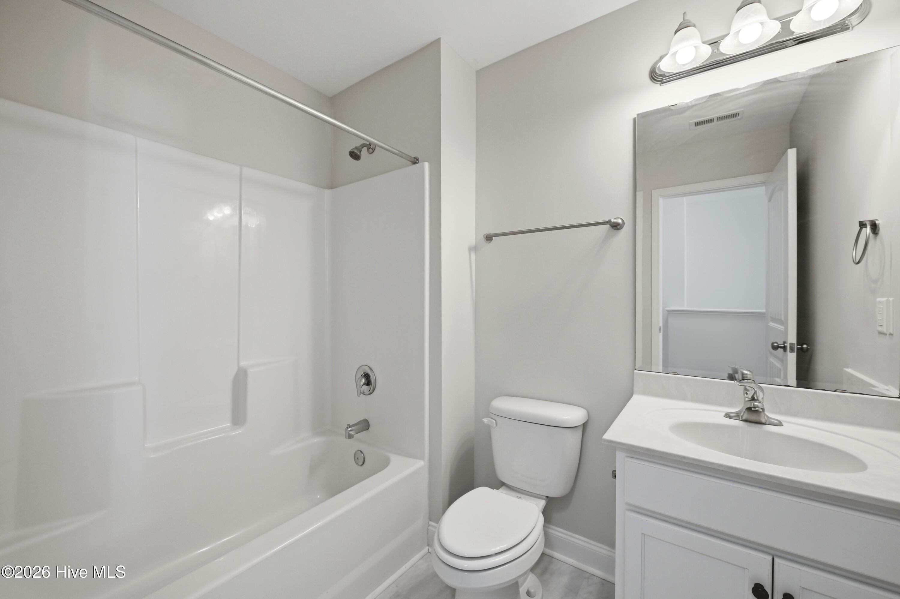 100563104 | Photo 30