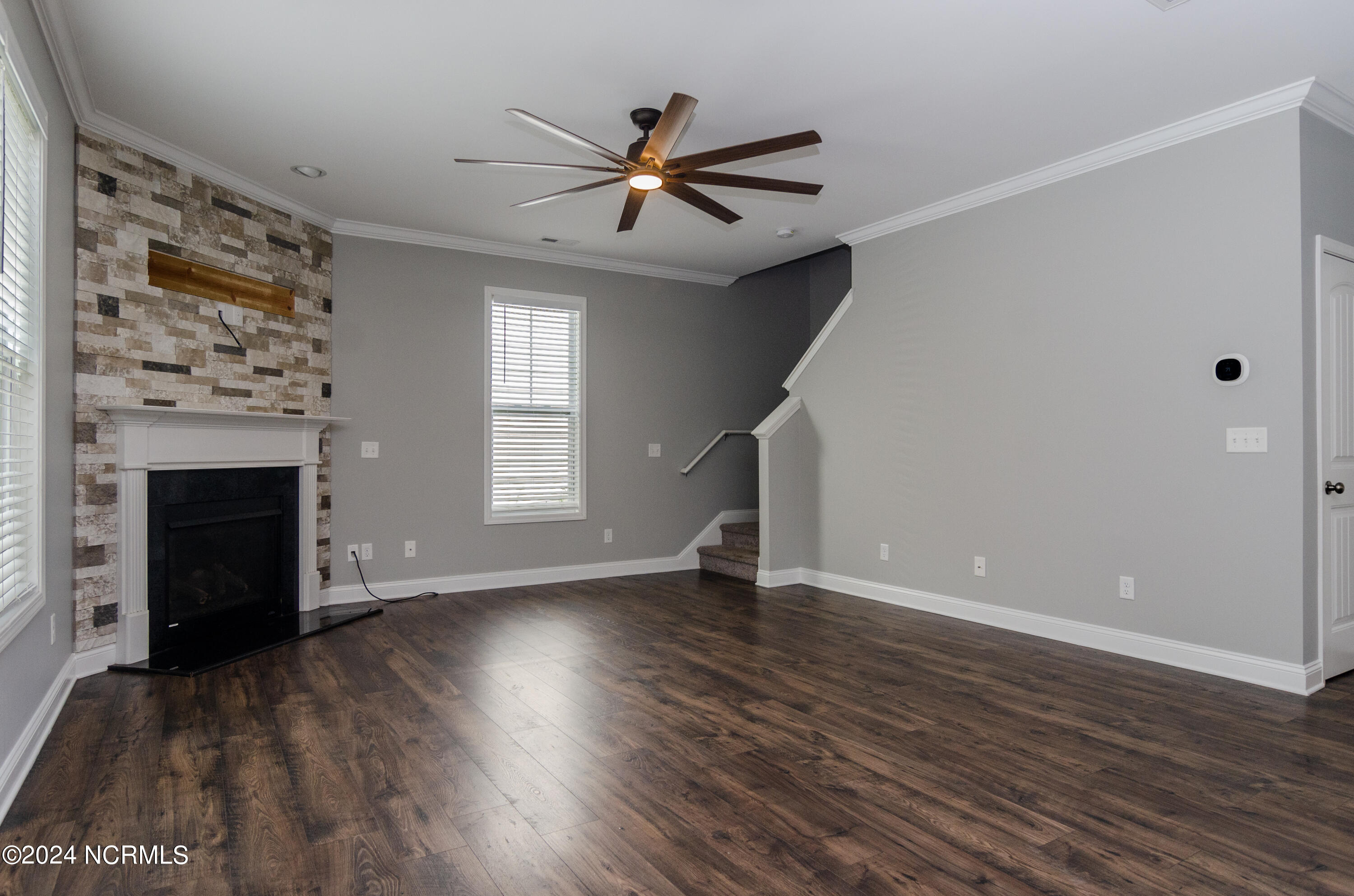 100547679 | Photo 13