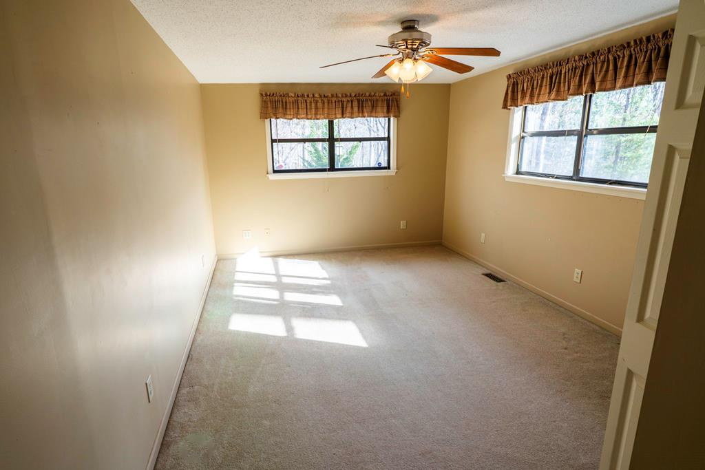 1054 Dickey Road, Murphy, NC 28906 Listing Photo  14