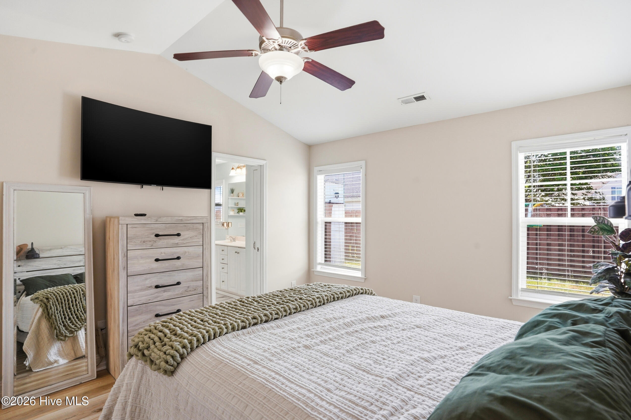 100567490 | Photo 14