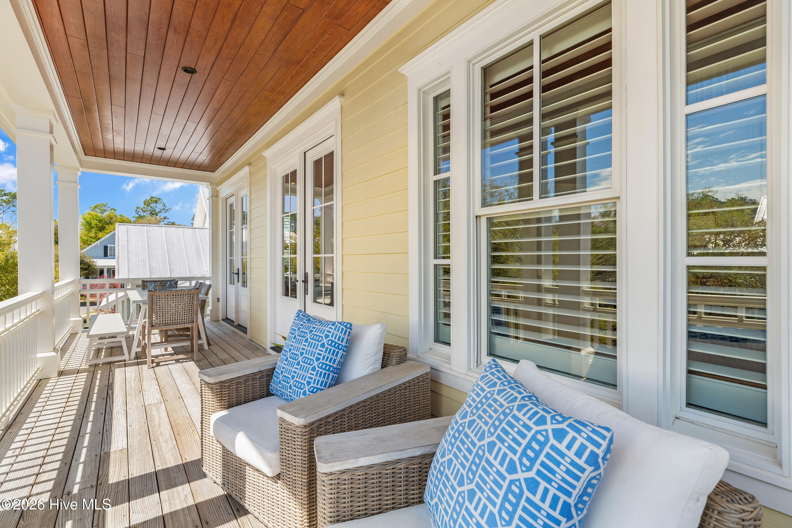 100563719 | Photo 44