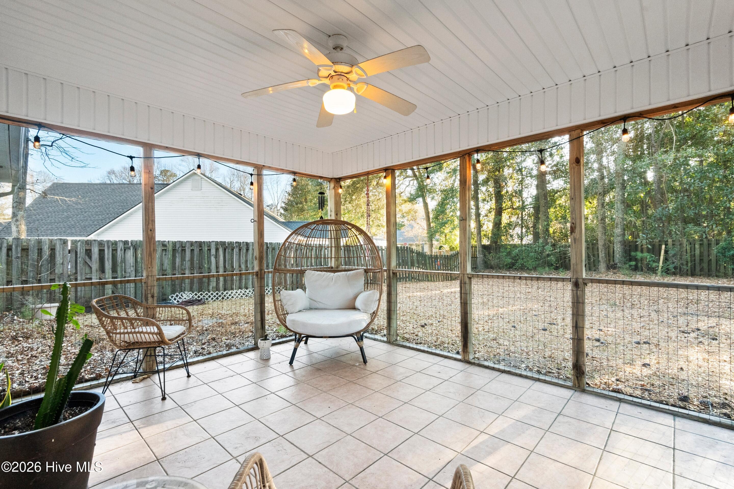 100549655 | Photo 44