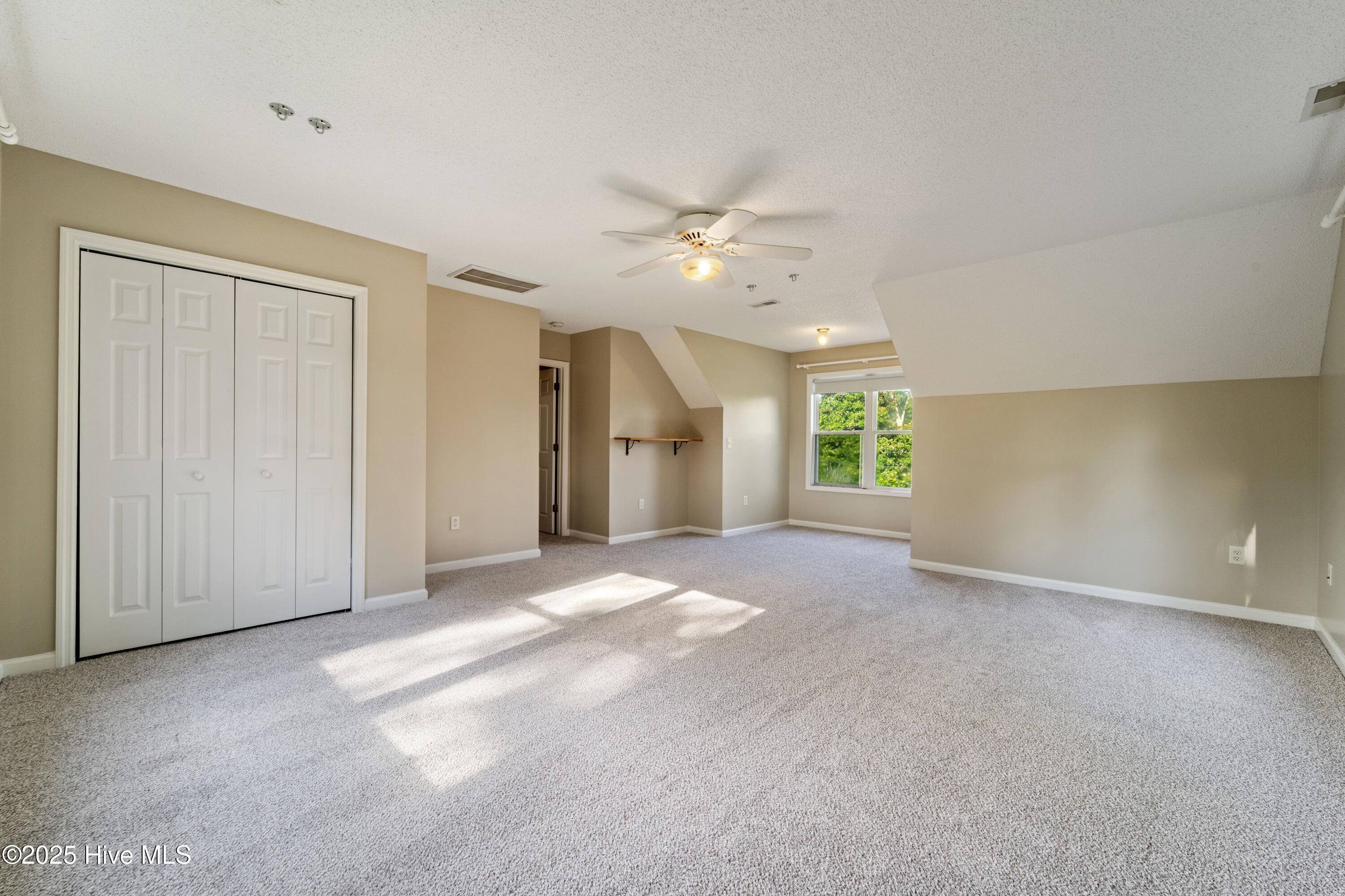 100559136 | Photo 18