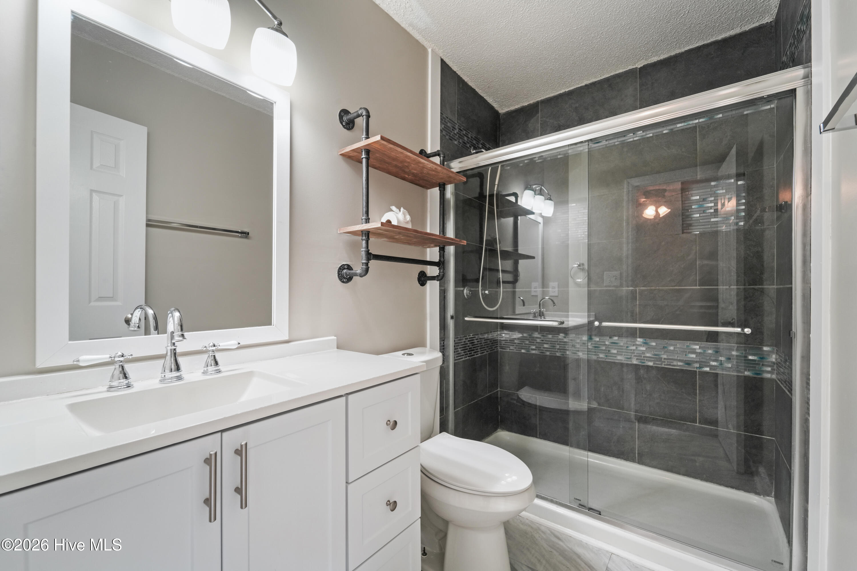 100561681 | Photo 21