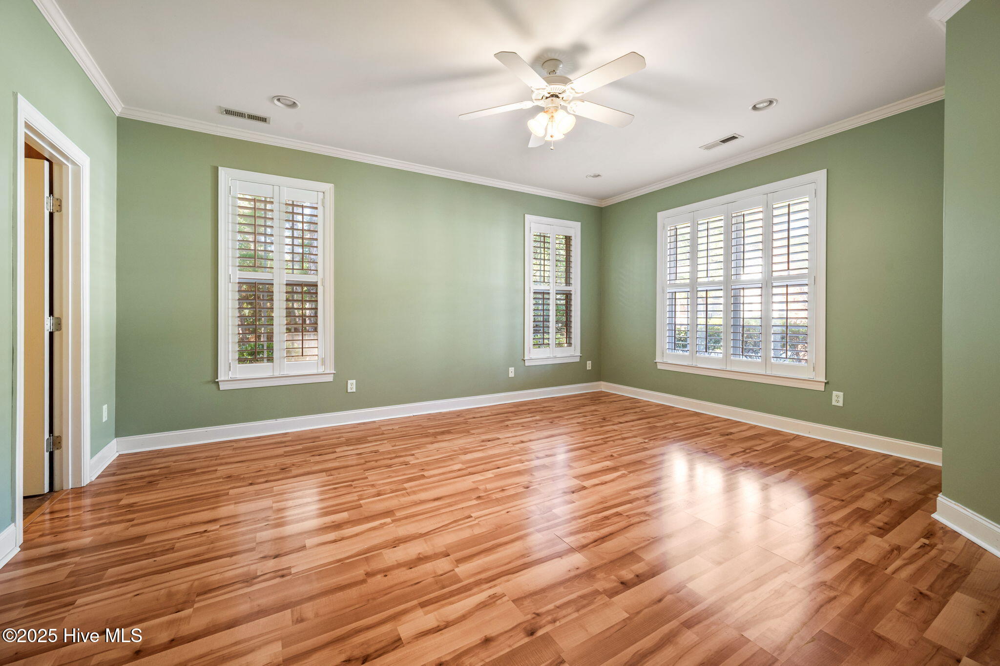 100538167 | Photo 21