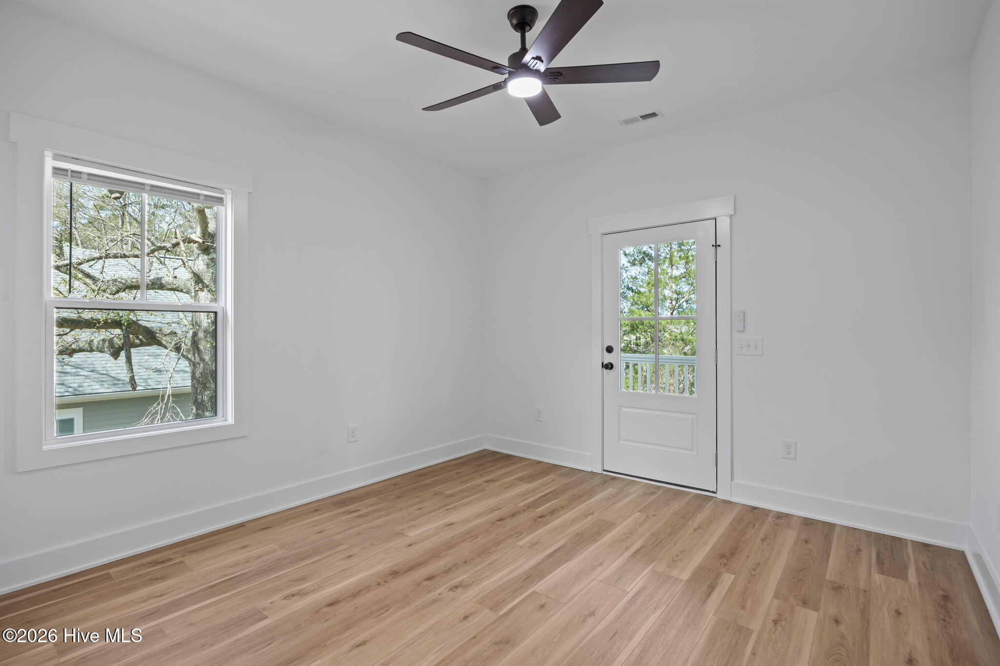 100561679 | Photo 27