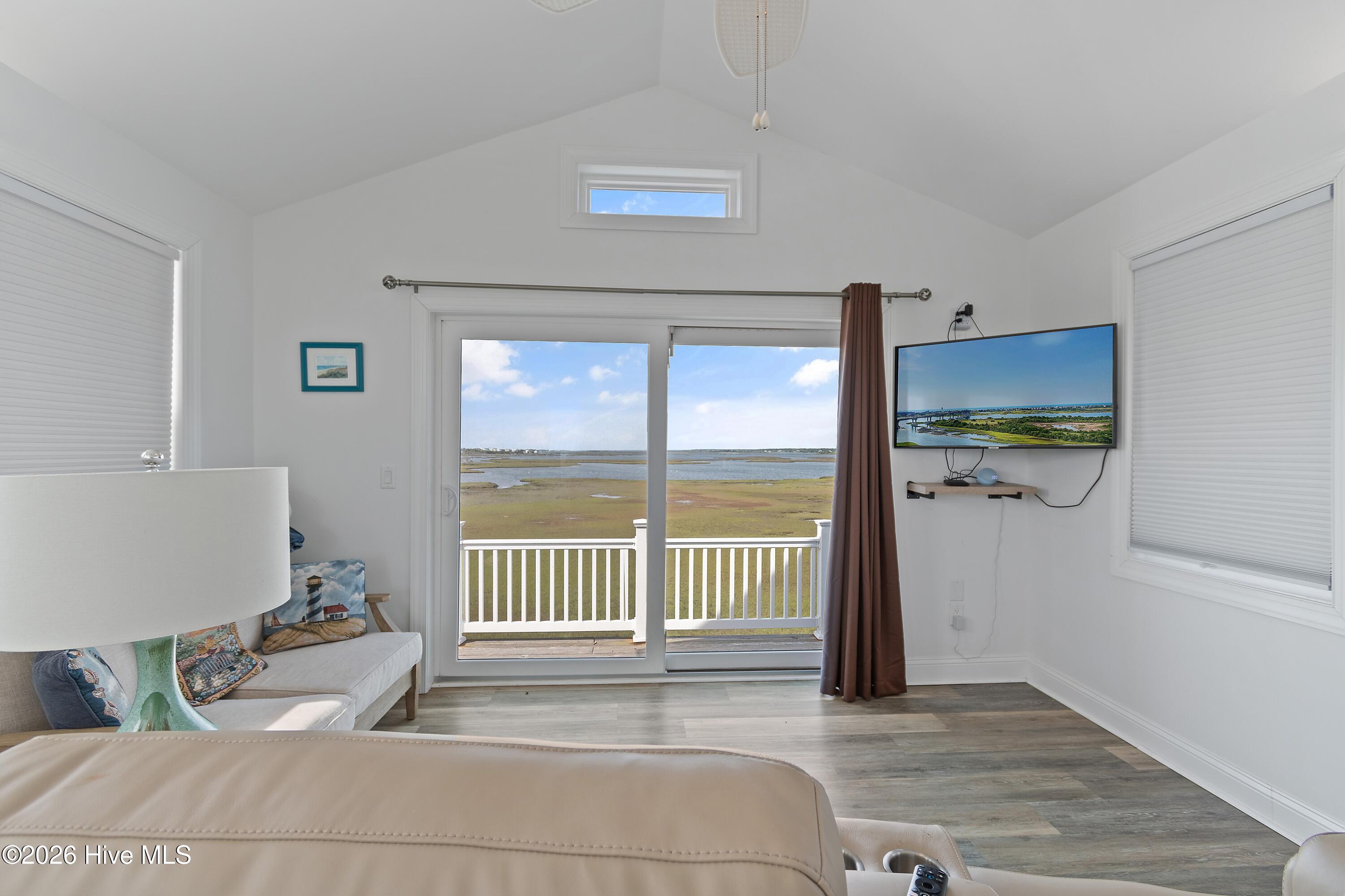 100569393 | Photo 35