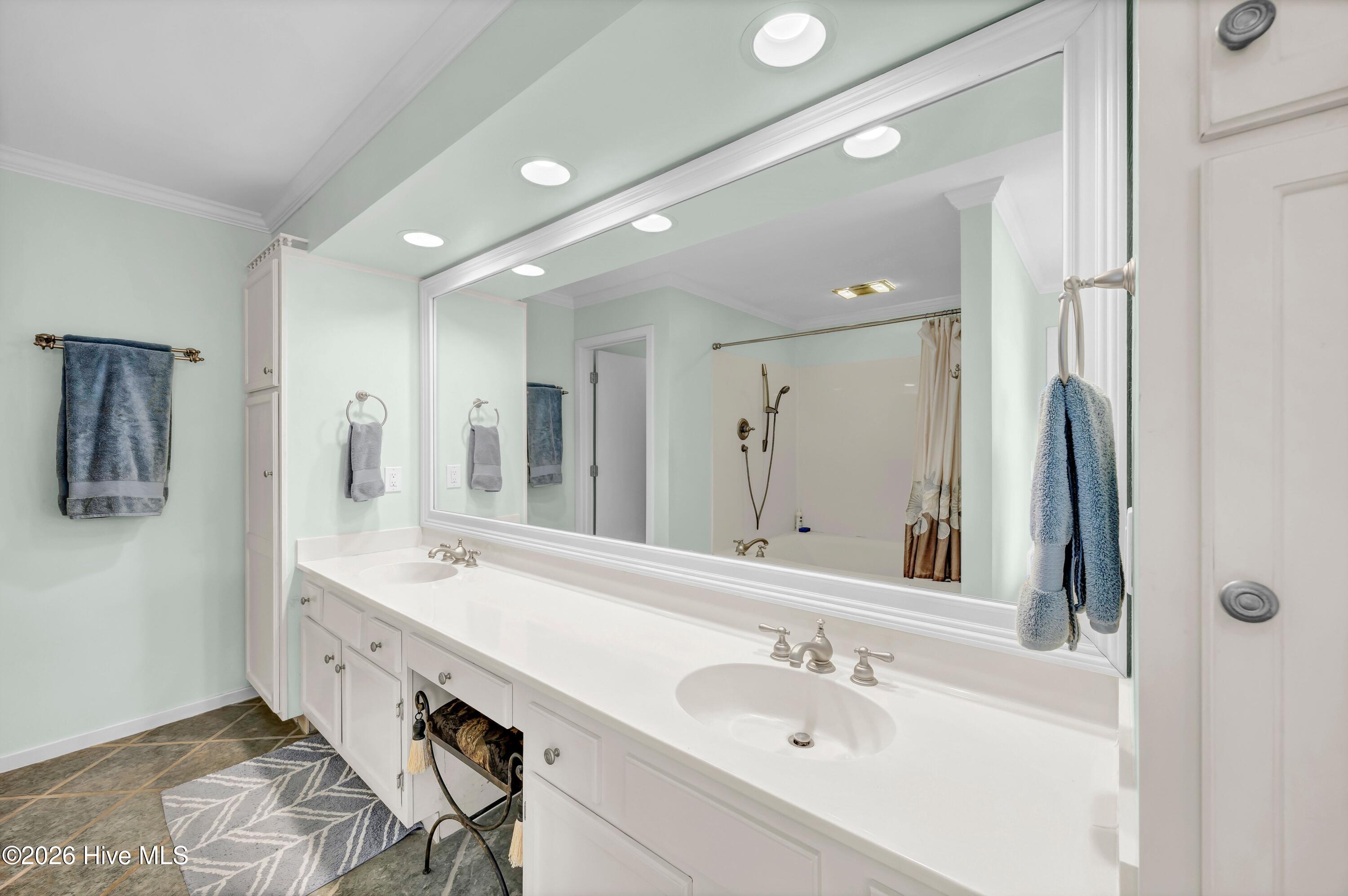 100560117 | Photo 14