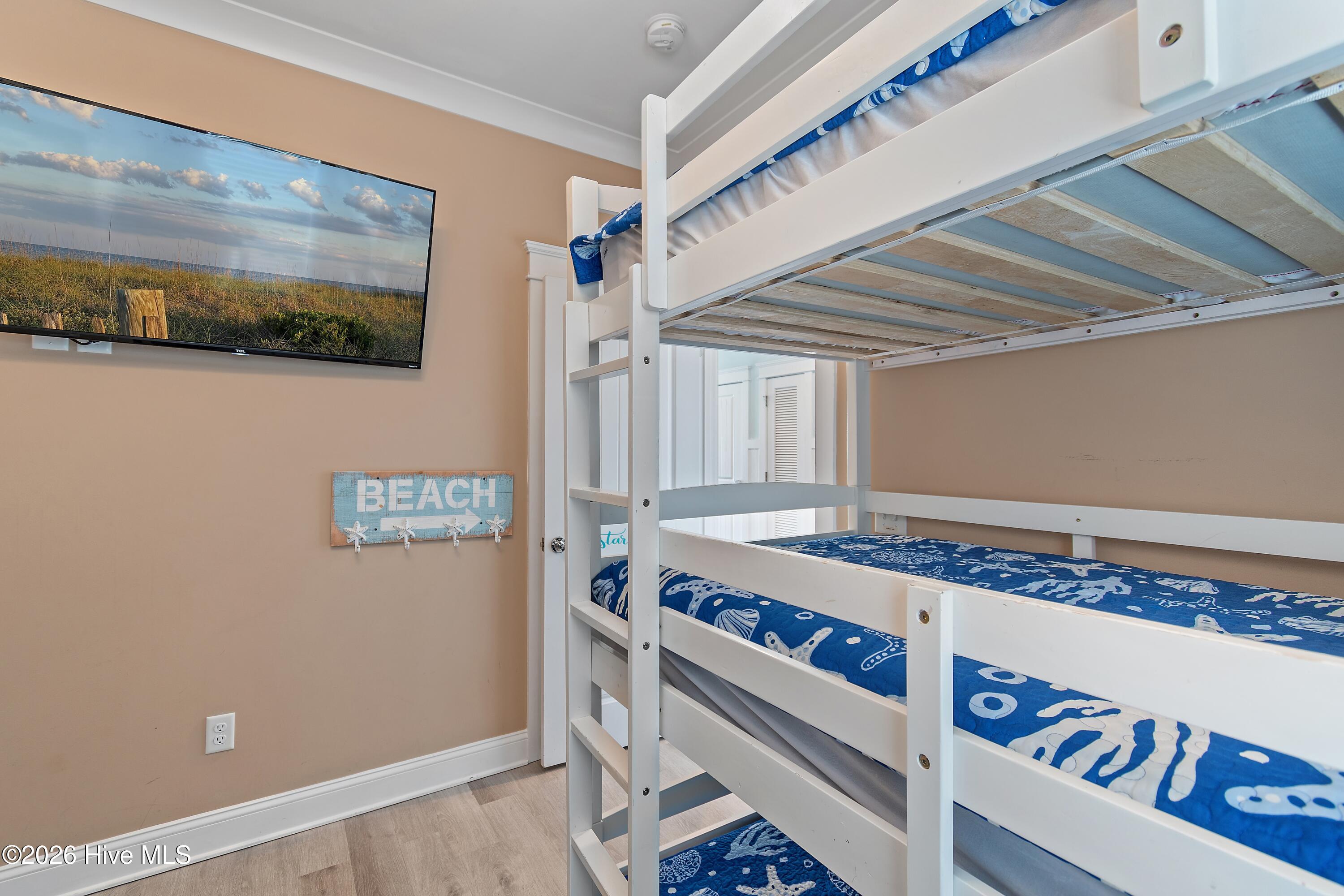 100557175 | Photo 18