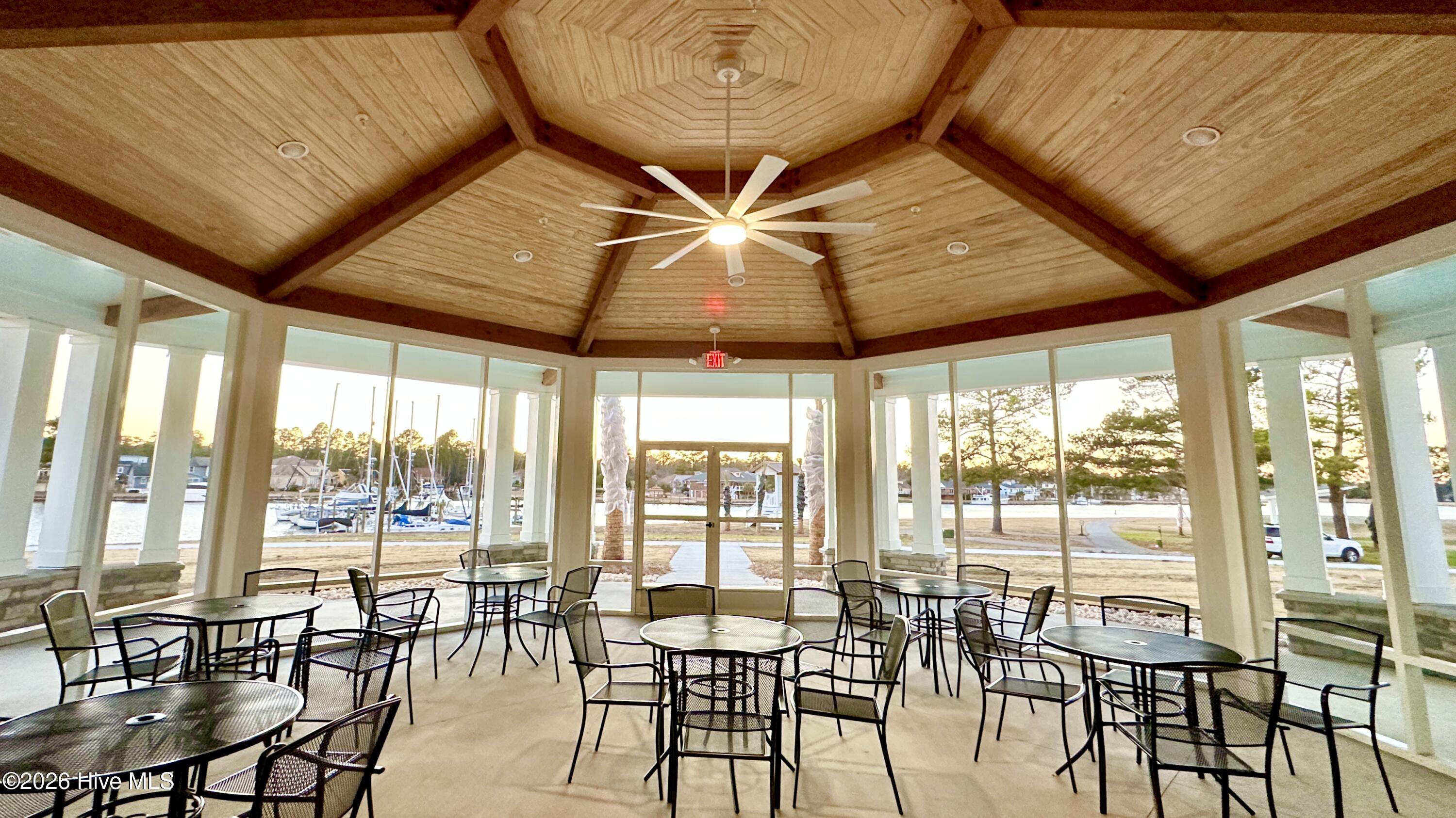 Screened Porch overlooking the Inner Harbour!