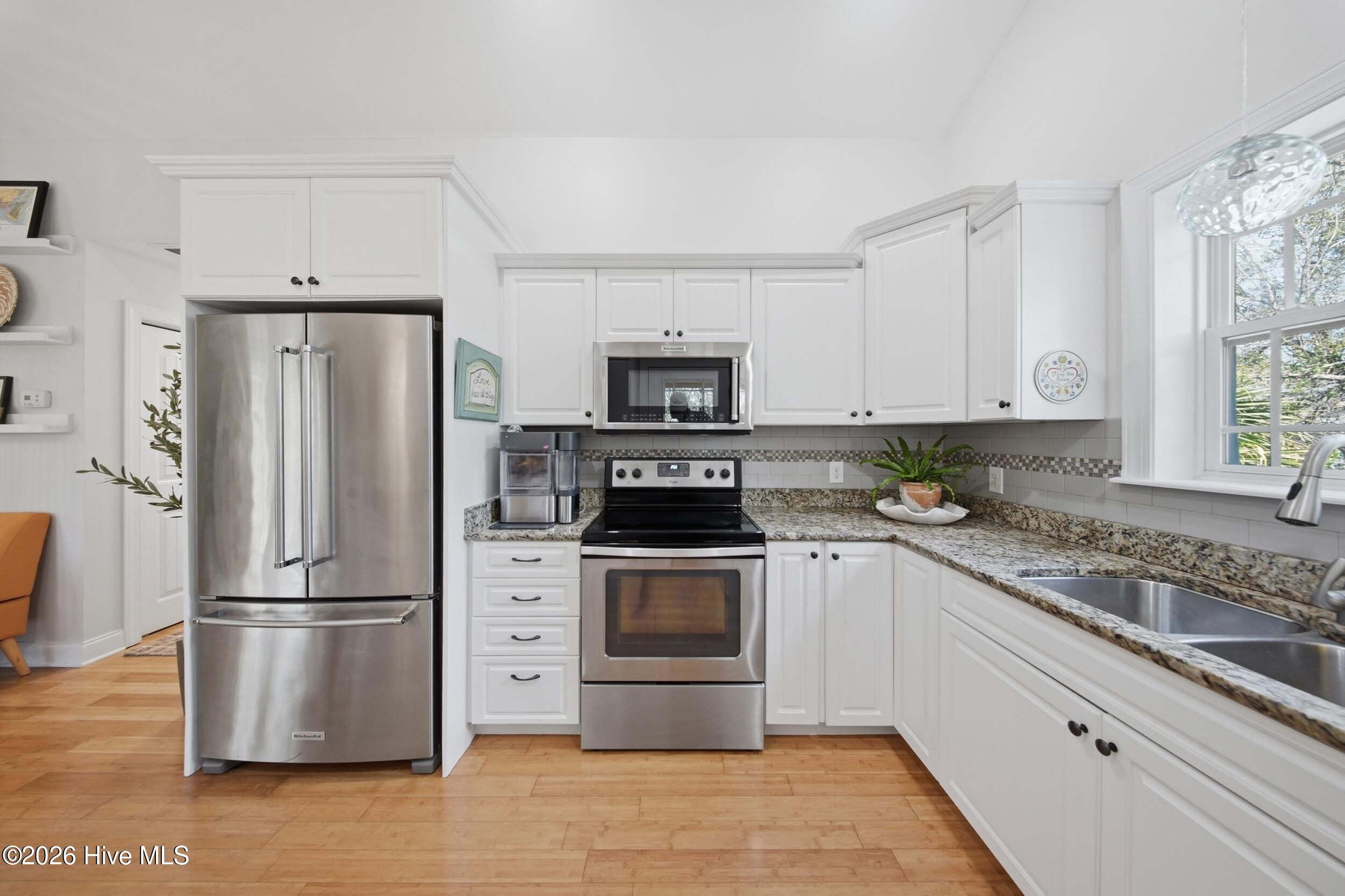 100561155 | Photo 40