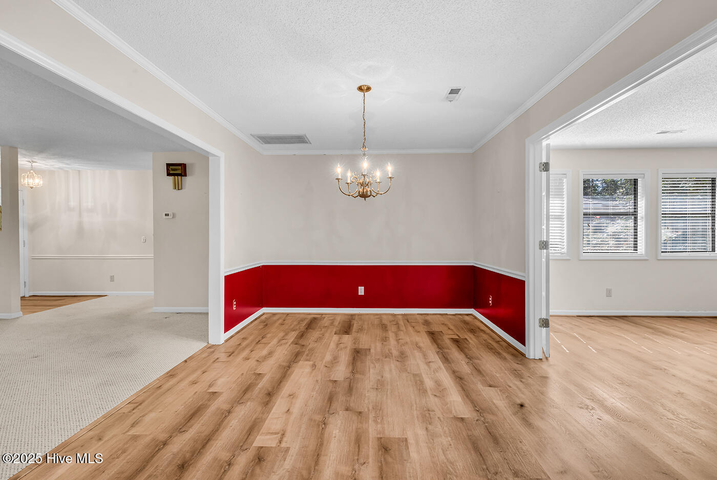 100536958 | Photo 11