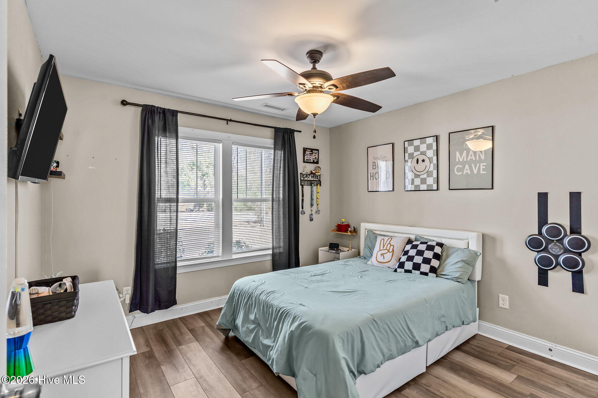 100550911 | Photo 26